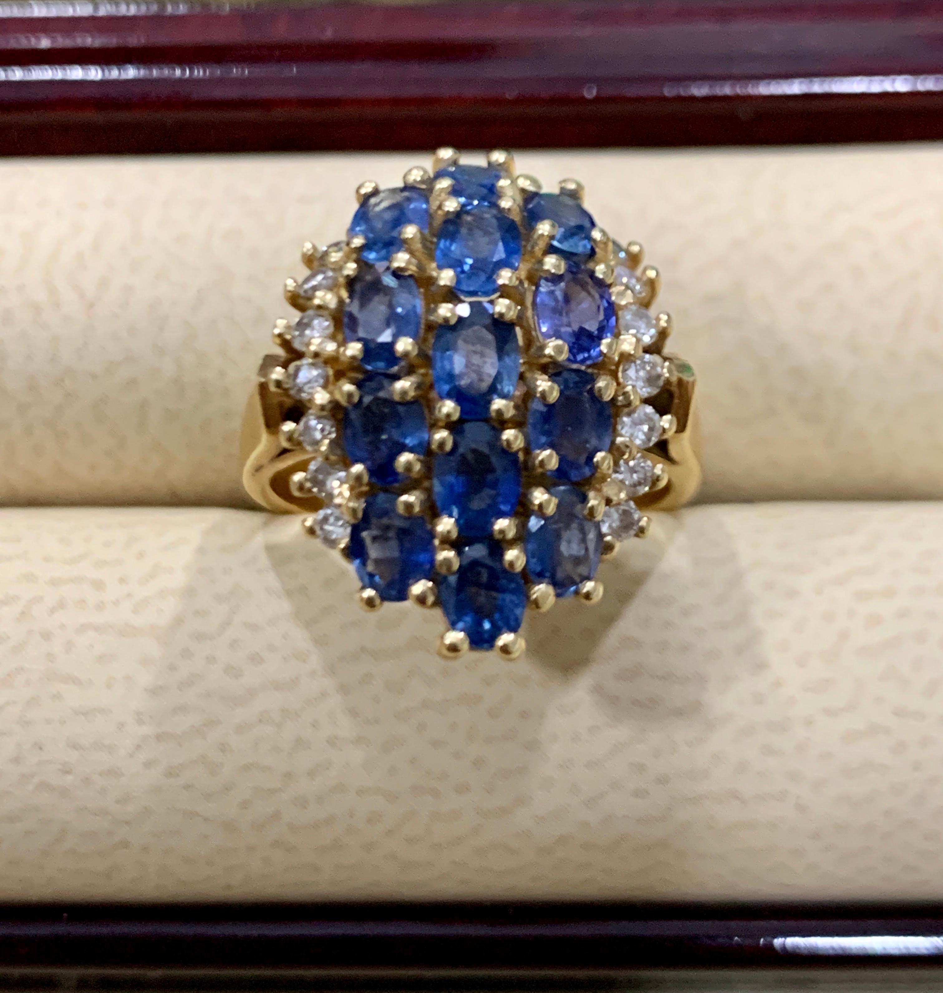 2 Karat Ovaler blauer Saphir und Diamant-Cocktailring aus 14 Karat Gold Estate 3