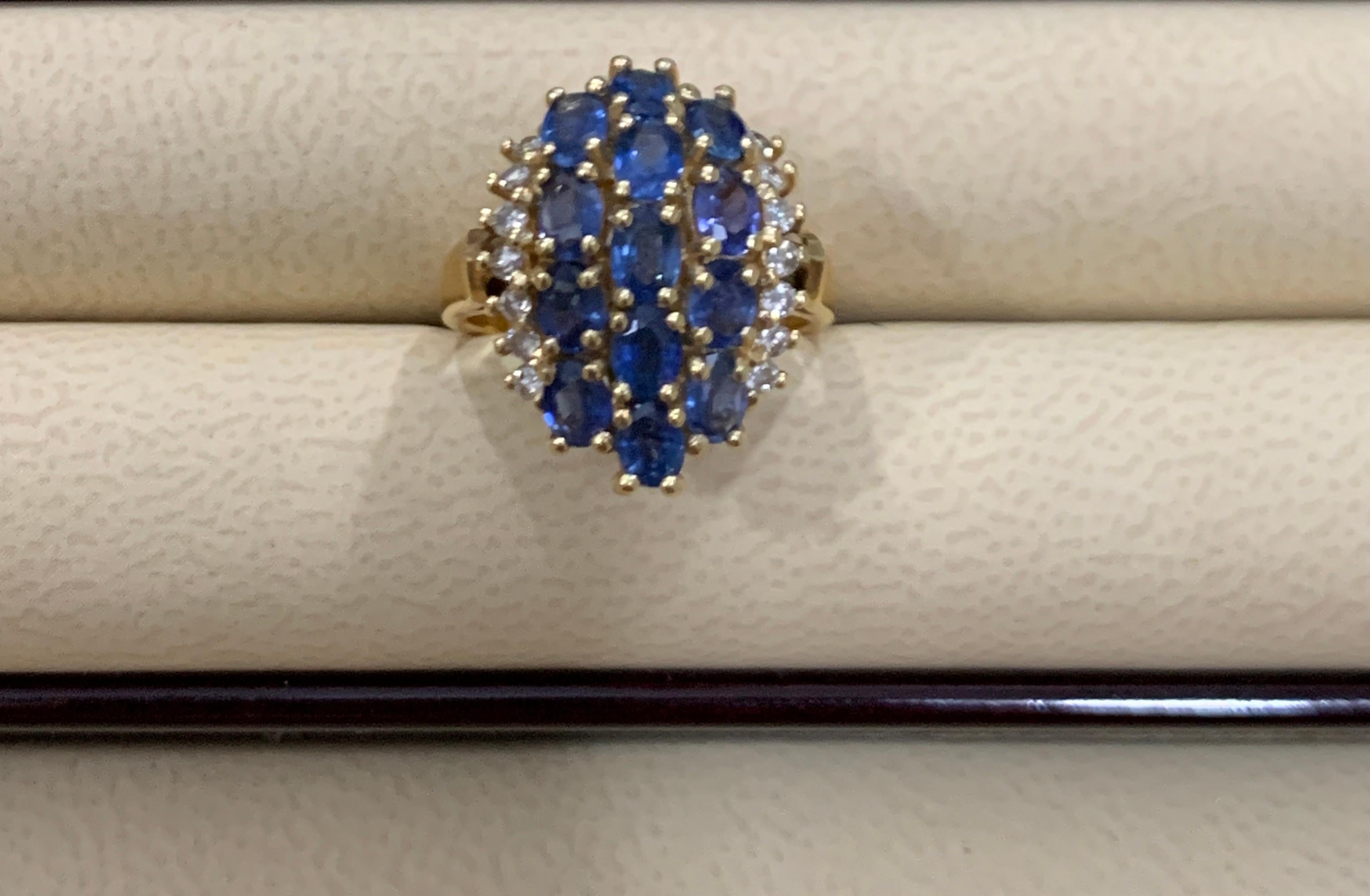 2 Karat Ovaler blauer Saphir und Diamant-Cocktailring aus 14 Karat Gold Estate im Angebot 4
