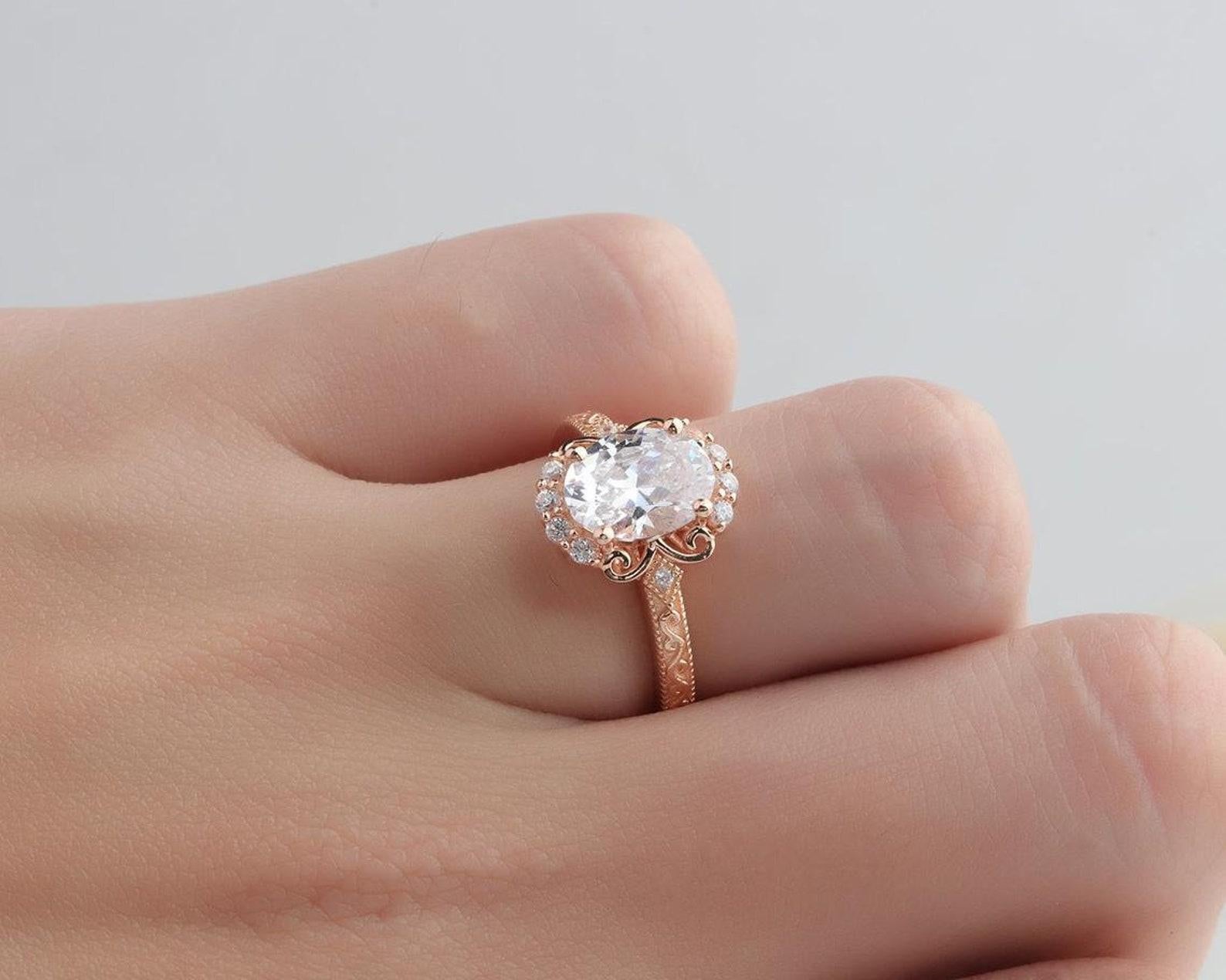 2 CT Ovalschliff Moissanit Doppel Halo Verlobungsring 925 Sterlingsilber Geschenk. (Art déco) im Angebot