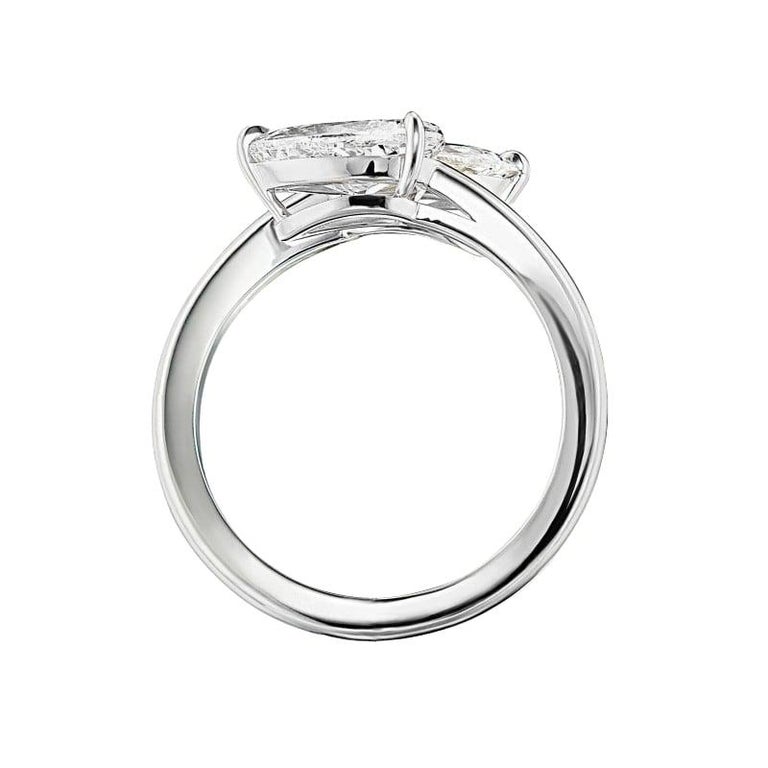 Contemporary EXCEPTIONAL FLAWLESS 2.02 Carat Pear Diamond Contrariè Platinum Ring For Sale