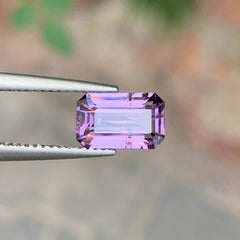 Pietra preziosa da 2 carati, spinello dal colore naturale lavanda con sfumature viola lillacee, taglio smeraldo