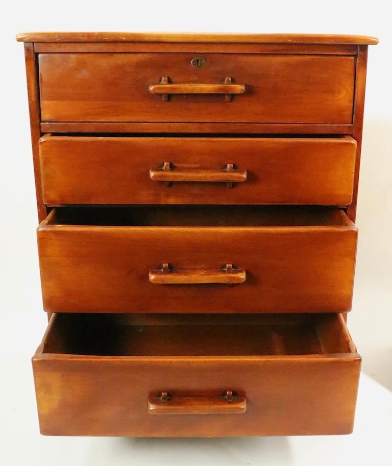 Cushsman Bachelors Chest For Sale at 1stDibs