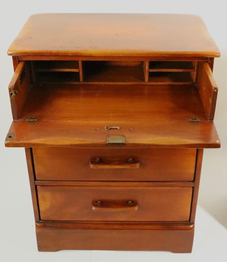 Cushsman  Bachelors Chest In Good Condition In New York, NY