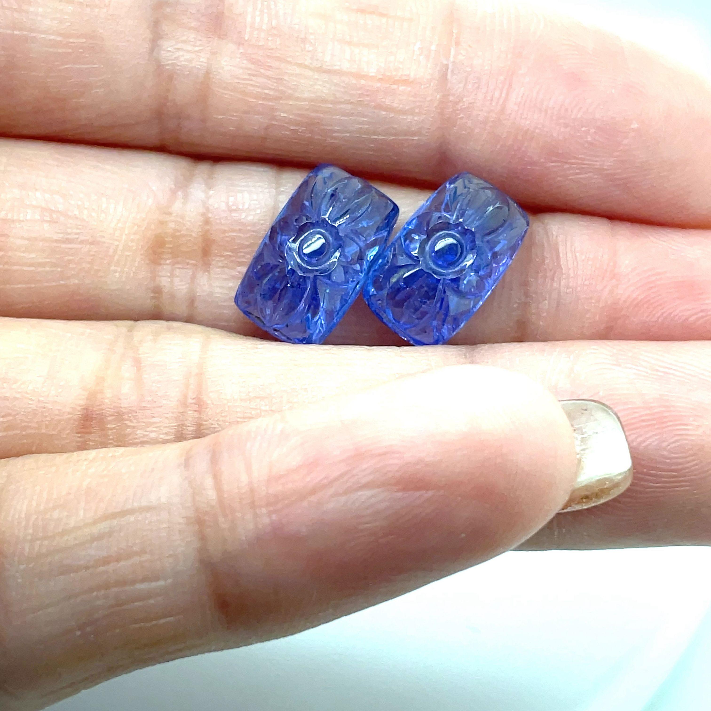 2 Dainty Carved Flower Tanzanites Cts 8.70 For Sale 8