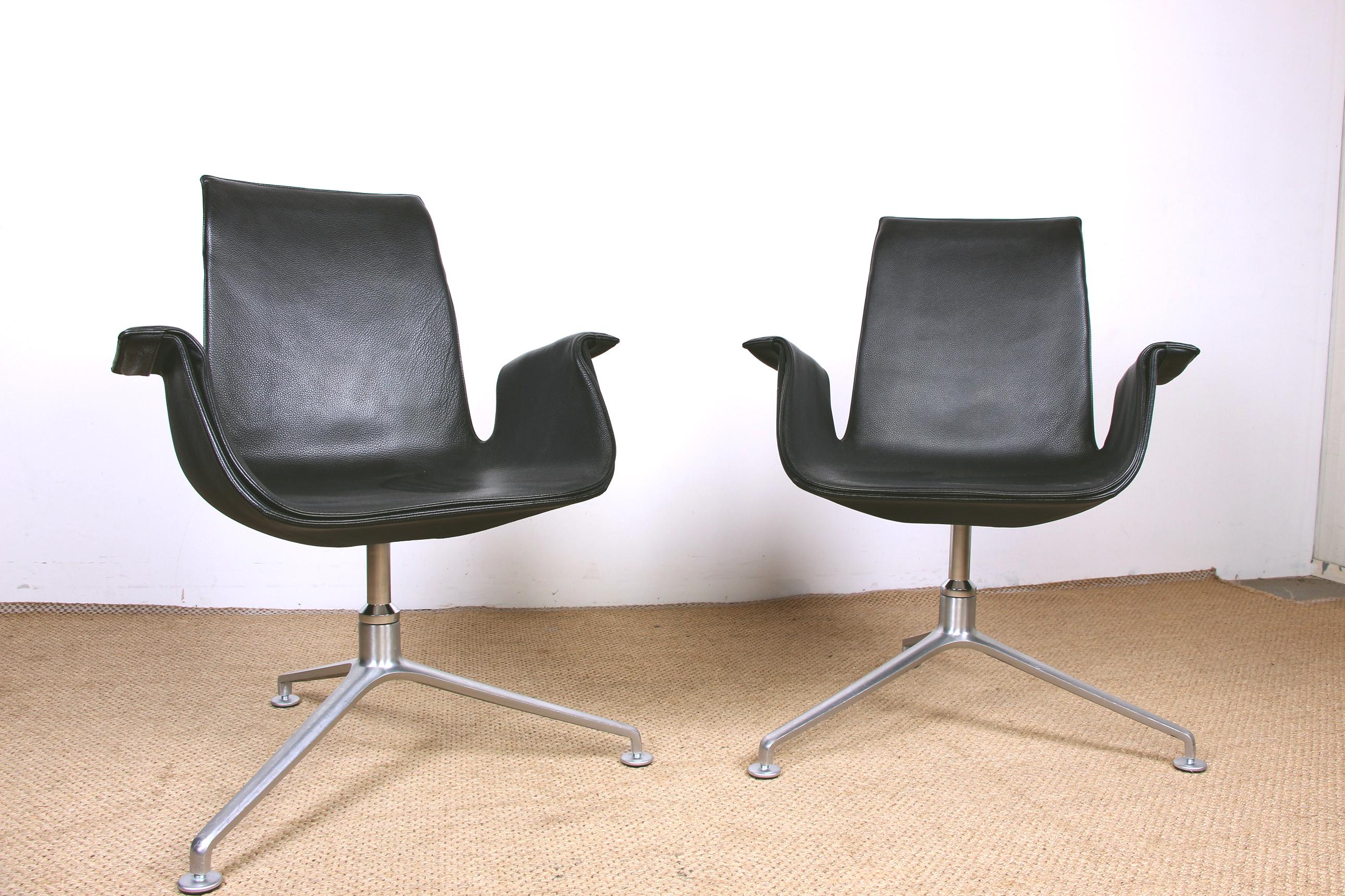 Scandinave moderne 2 fauteuils de bureau danois, cuir et acier, chaise Tulip de Fabricius & Kalsthom. en vente