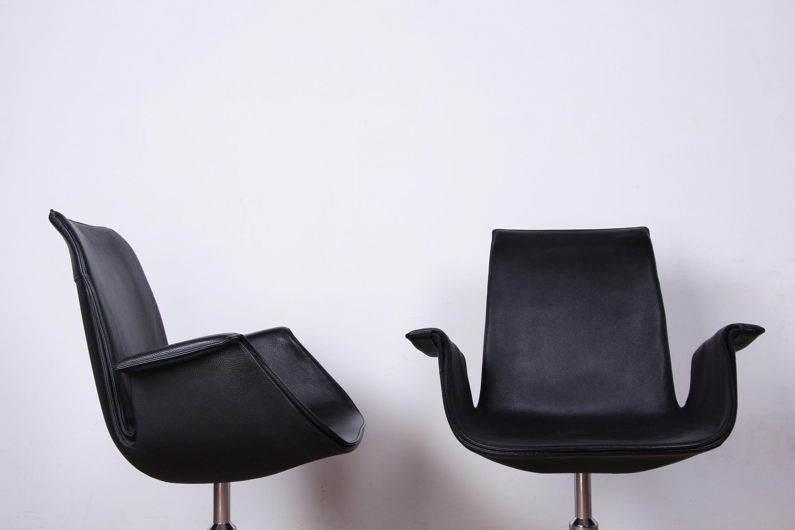Acier 2 fauteuils de bureau danois, cuir et acier, chaise Tulip de Fabricius & Kalsthom. en vente