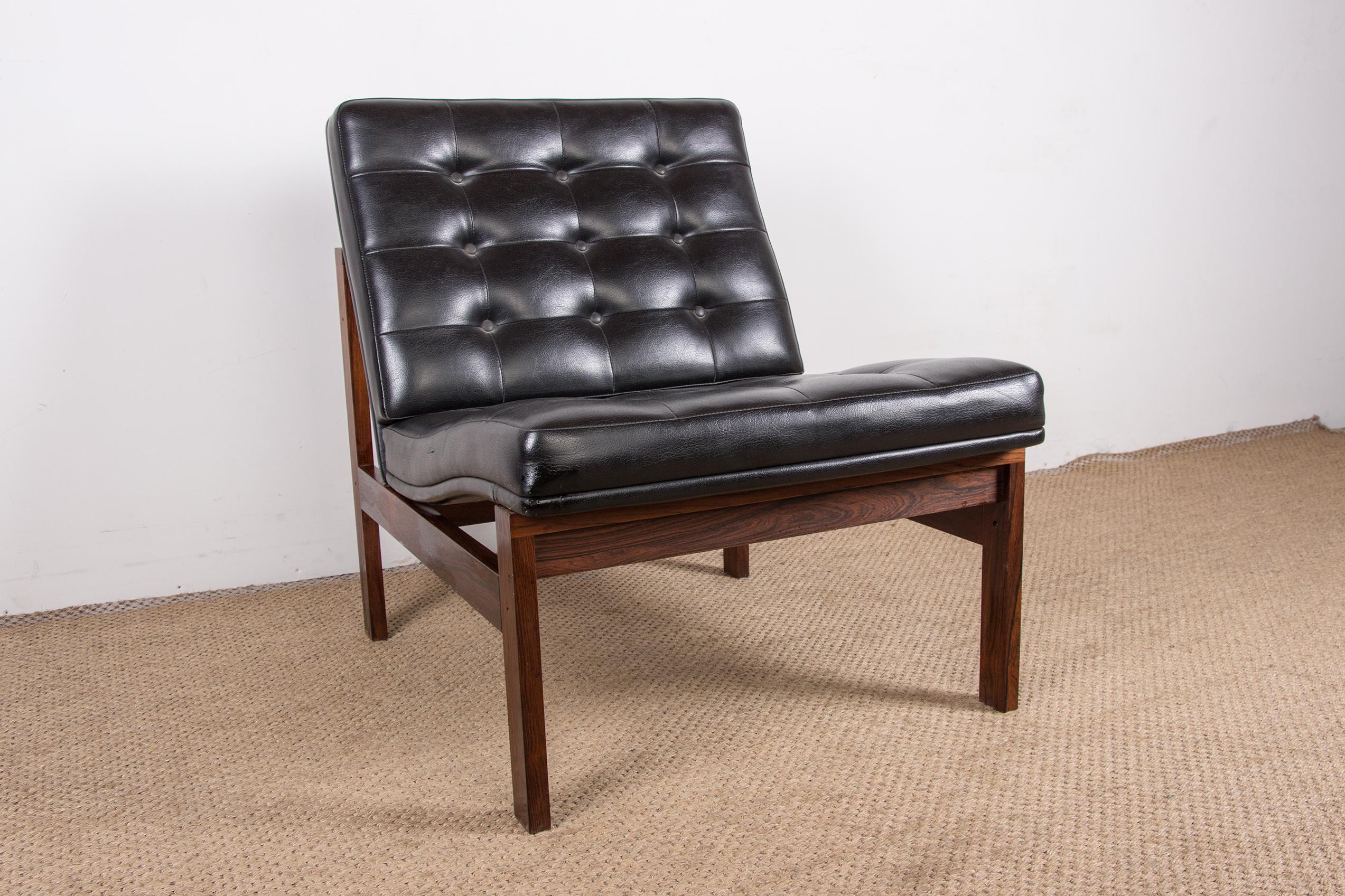Superb Armchairs, Scandinavian Lounge Chairs. Leather seats and backs sewn in chesterfield, very comfortable. Sober and very elegant modernist design. Very nice furniture.