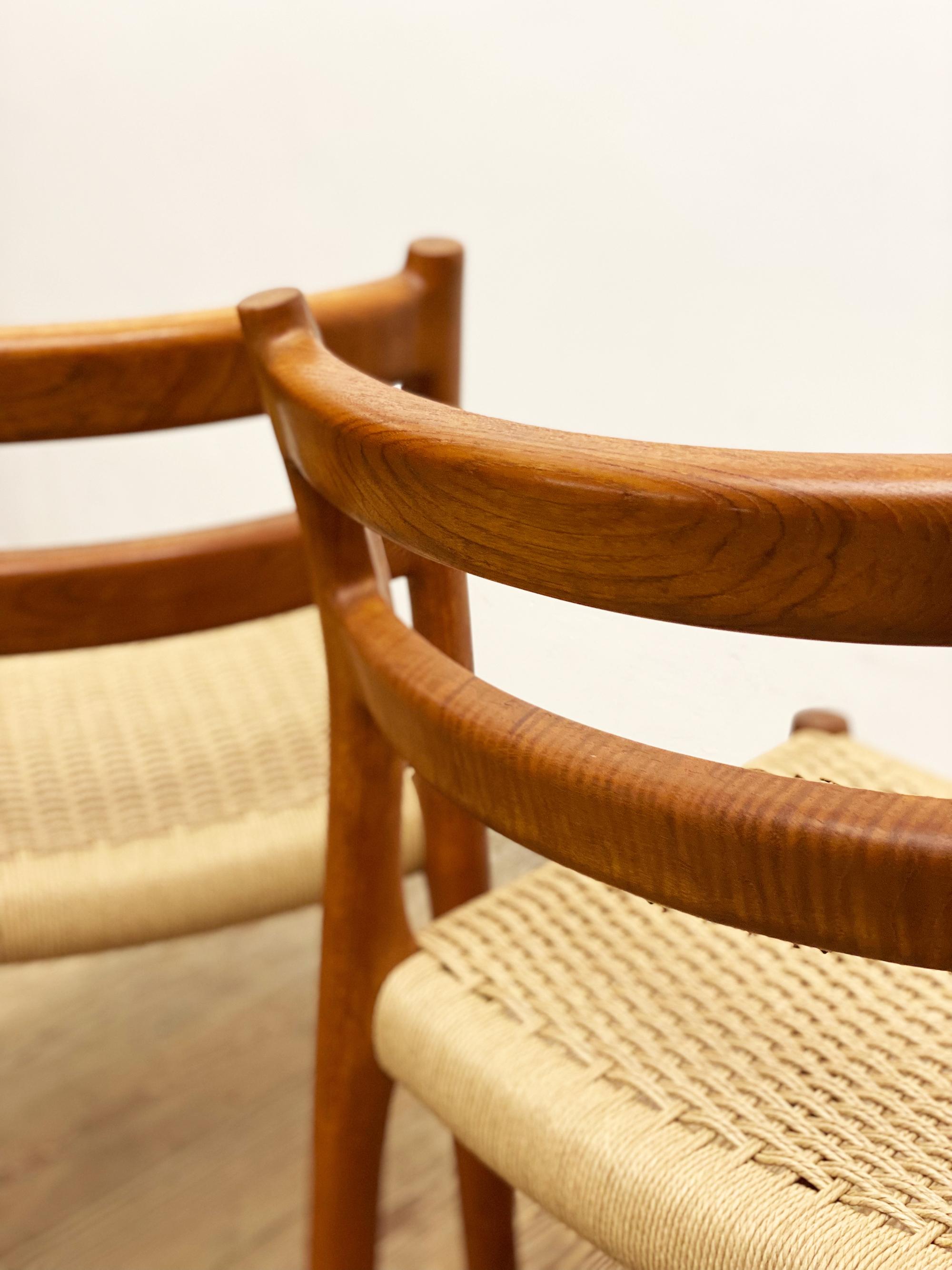 2 Danish Mid-Century Teak Dining Chairs #84 by Niels O. Møller for J. L. Moller For Sale 1