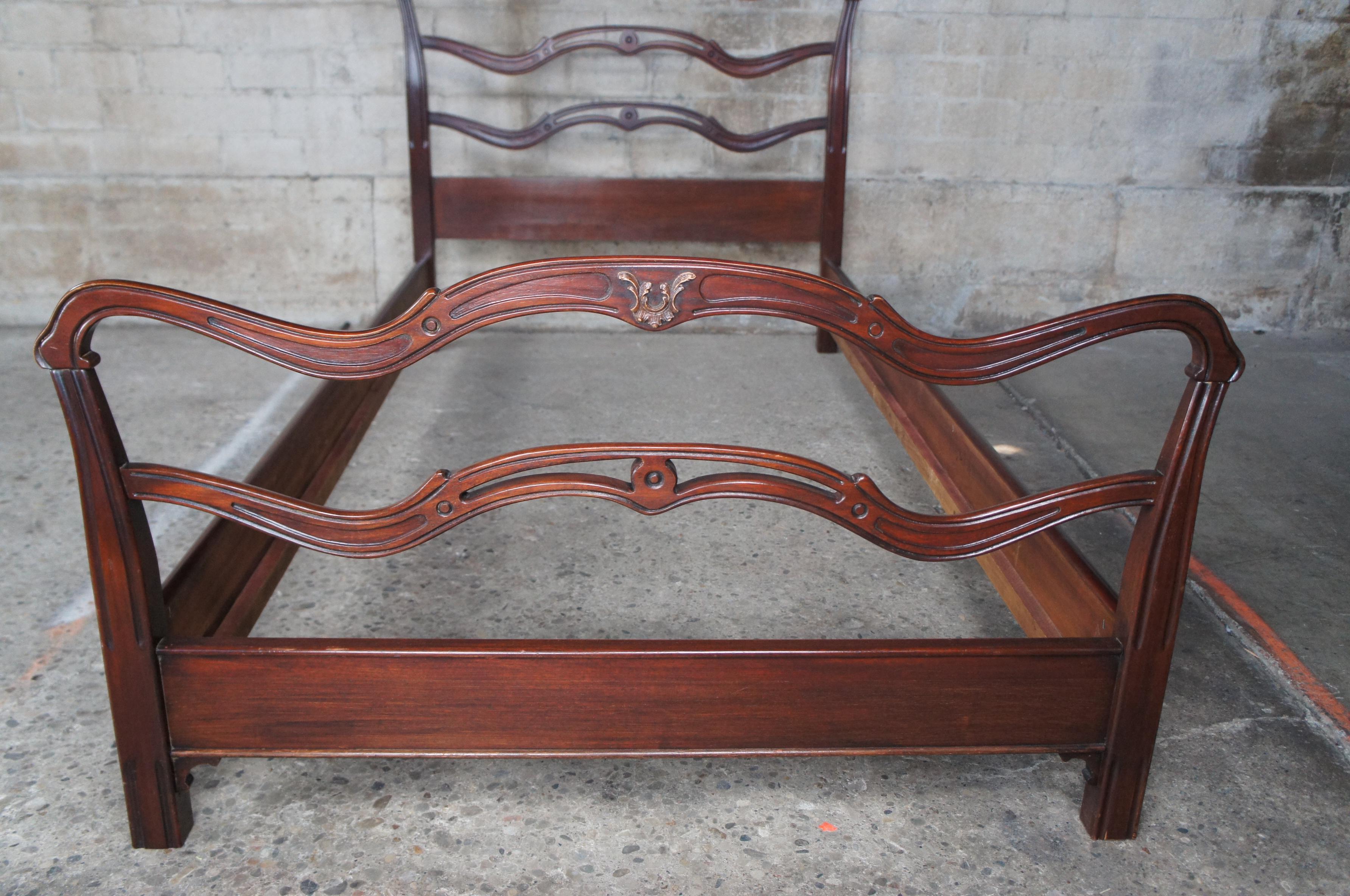 2 Davis Cabinet Co Chippendale Style Mahogany Ladder Ribbon Back Twin Size Beds 2