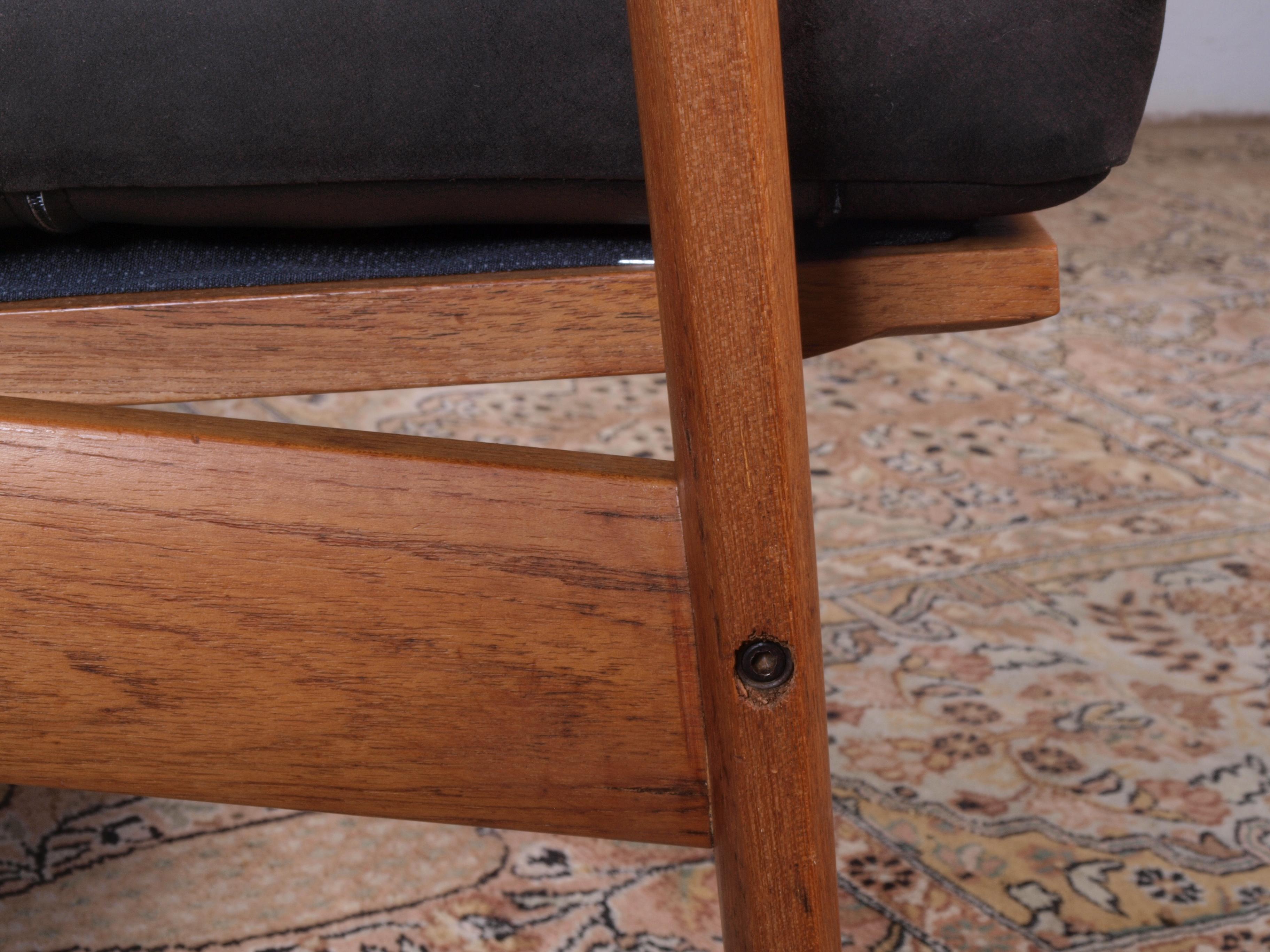 2 Design Mid-Century Lounge Chairs in Teak from Denmark 2