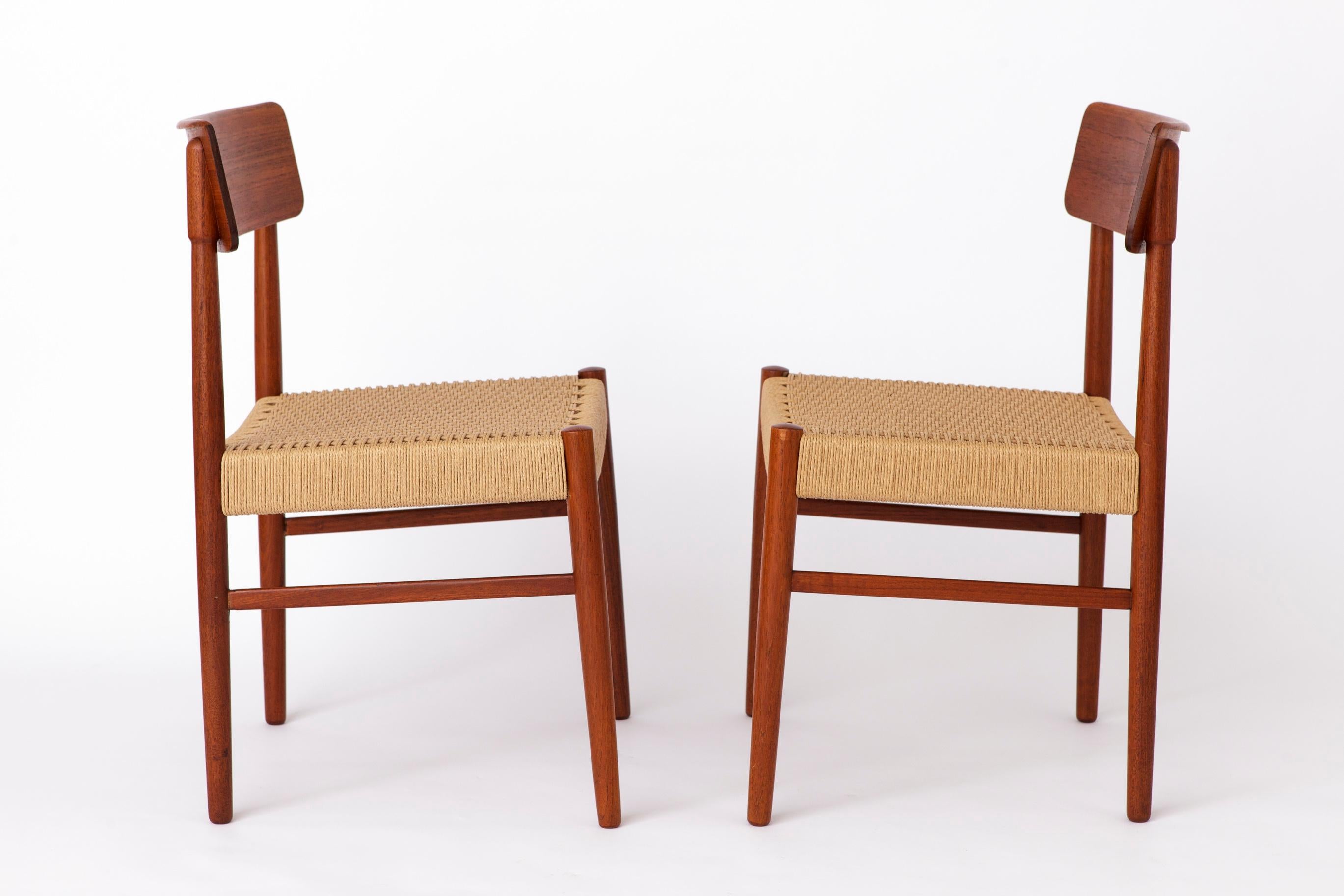 Poli 2 Chaises de salle à manger 1960s - Danois, Teck, sièges Papercord en vente