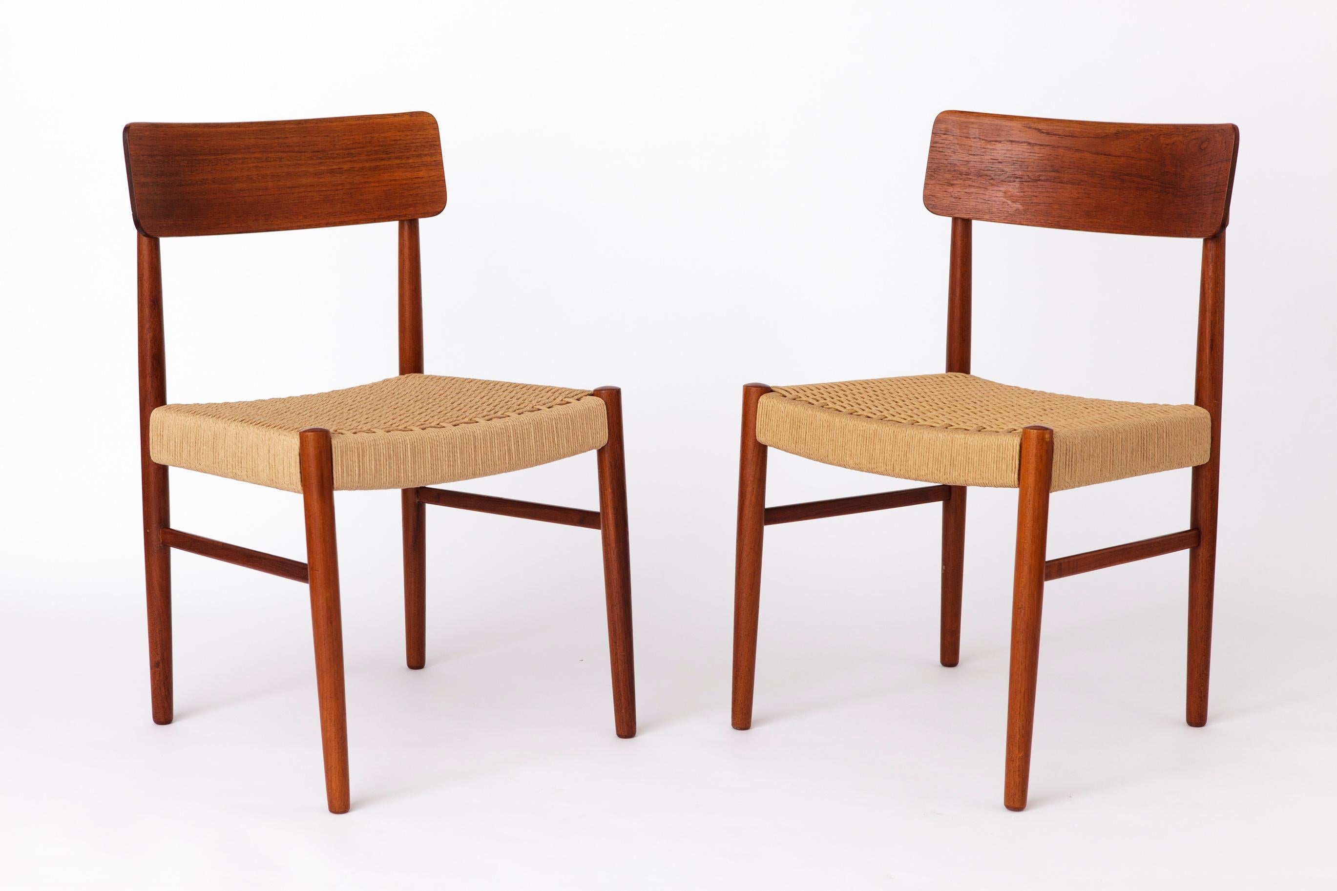 Milieu du XXe siècle 2 Chaises de salle à manger 1960s - Danois, Teck, sièges Papercord en vente