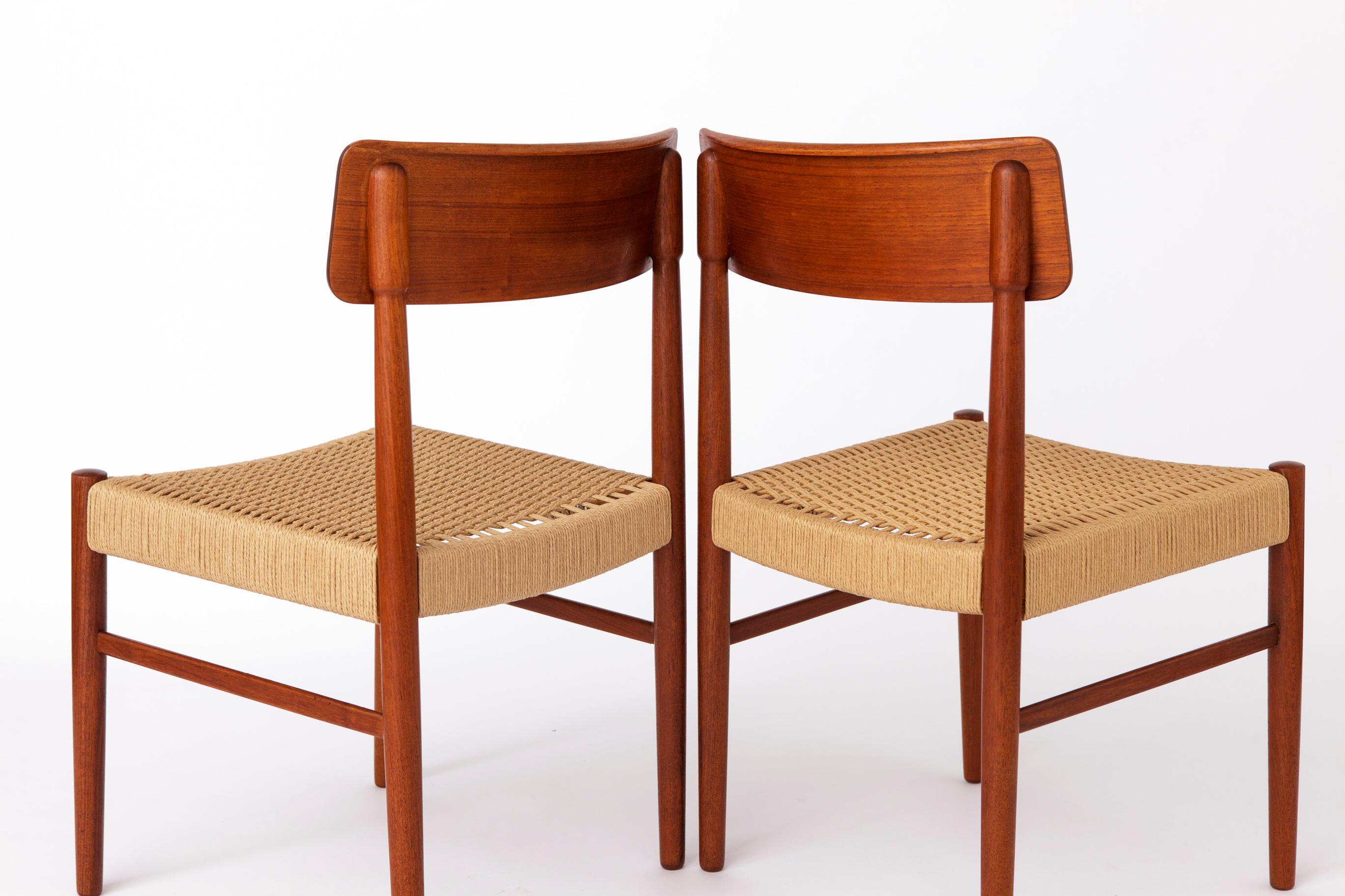 2 Chaises de salle à manger 1960s - Danois, Teck, sièges Papercord en vente 1