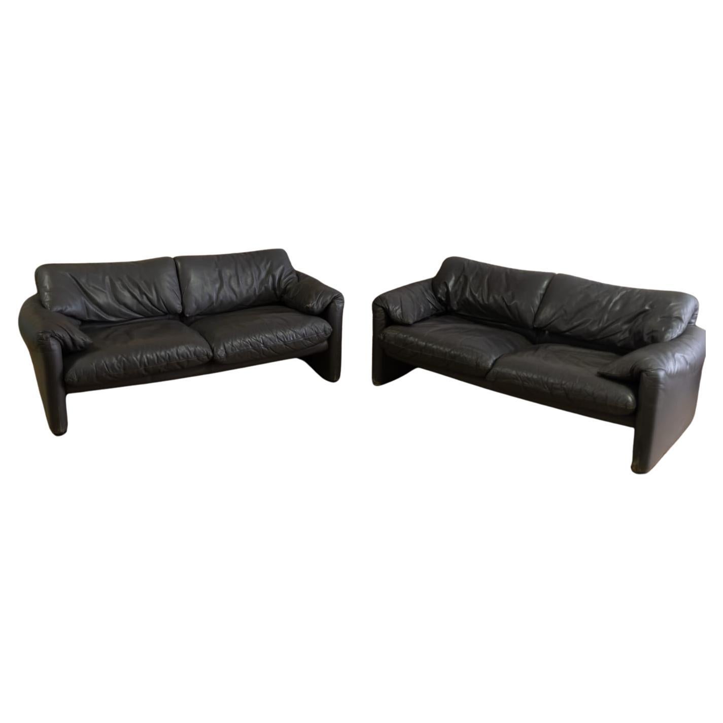 2 Maralunga sofas by Vico Magistretti Cassina production Black leather two-seater For Sale