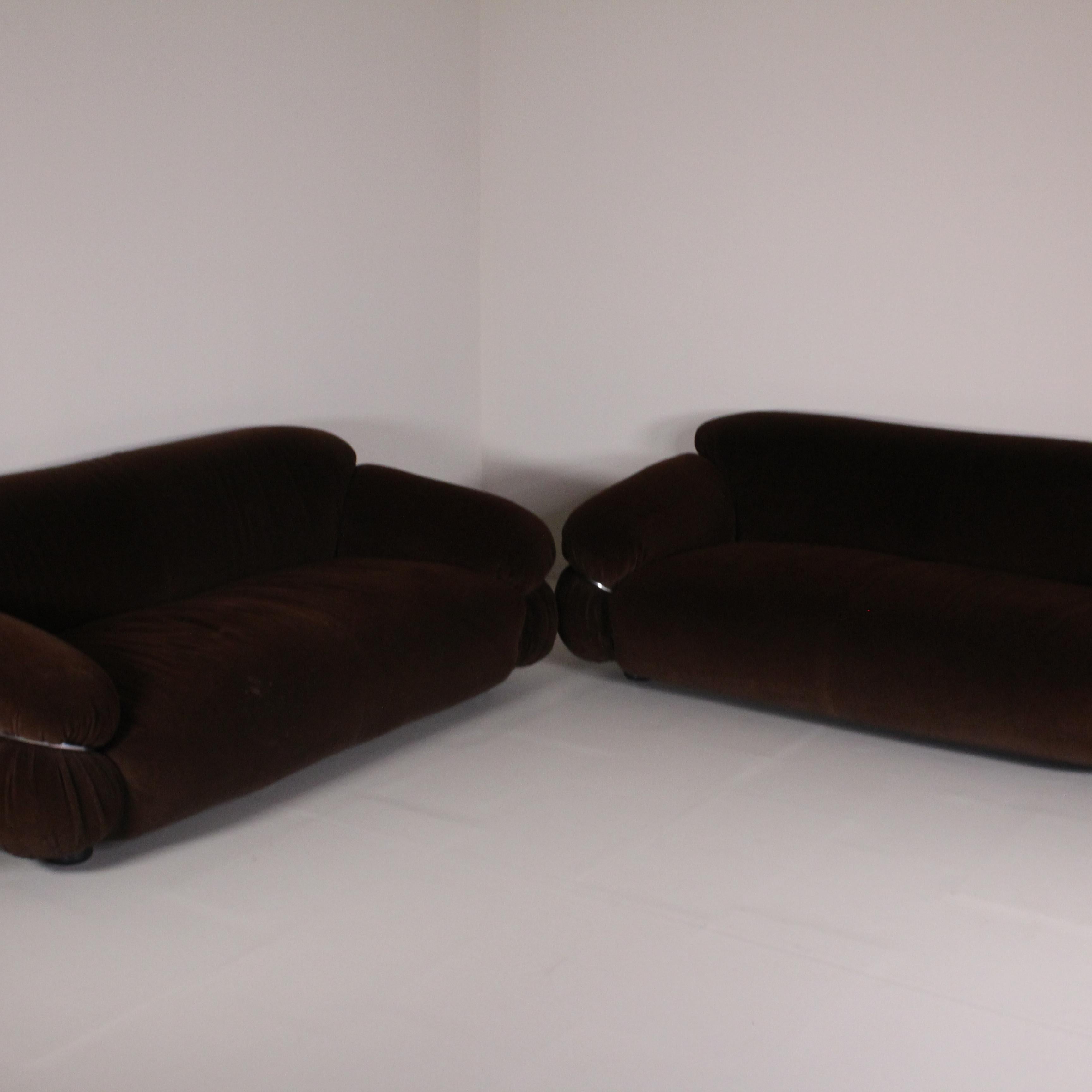 Modern 2 Sesann sofas Gianfranco Frattini Cassina For Sale