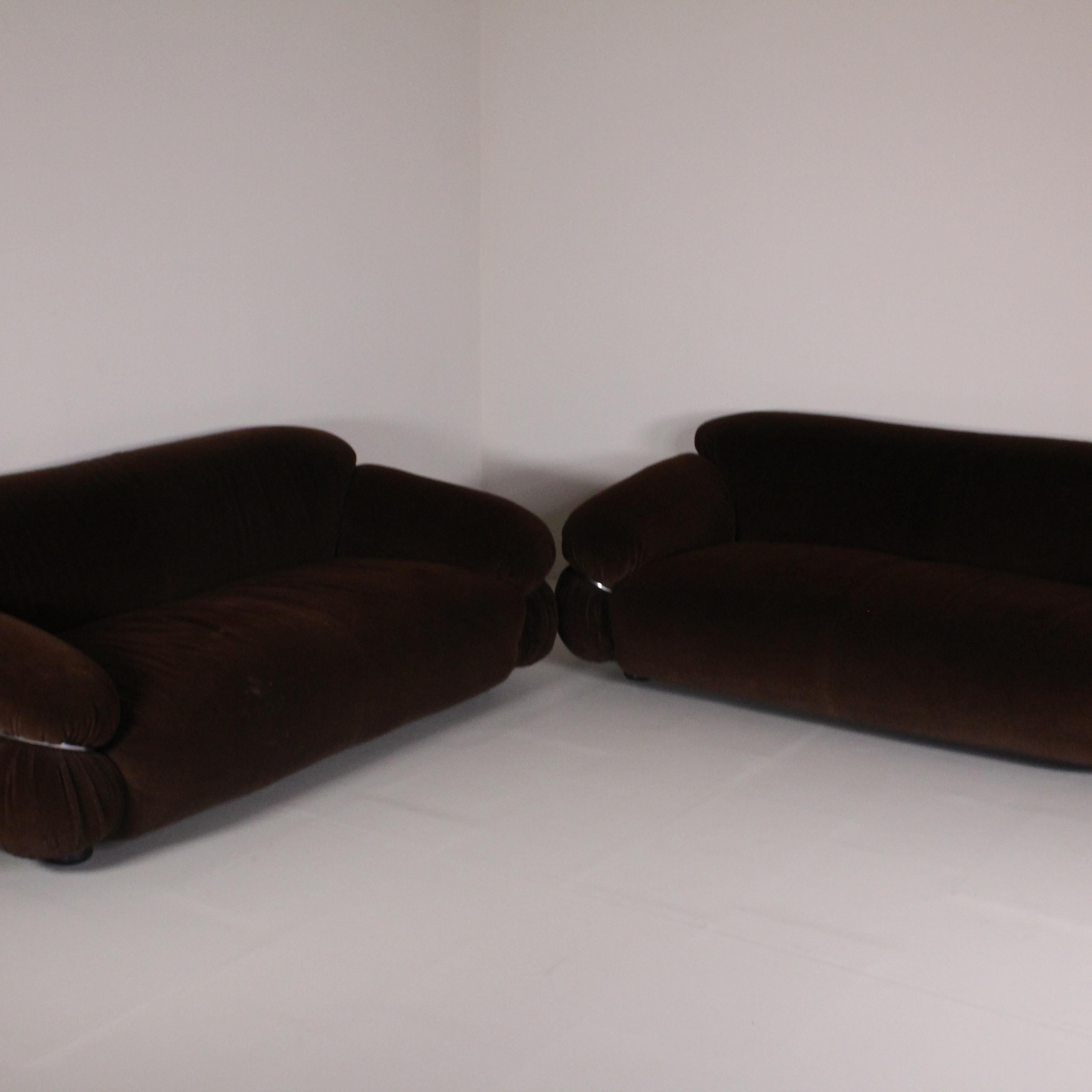 Italian 2 Sesann sofas Gianfranco Frattini Cassina