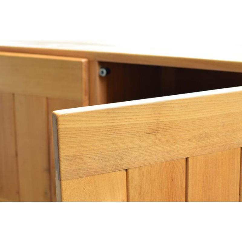 Francese Credenza a 2 porte in olmo di Maison Regain, Francia, anni '60 in vendita