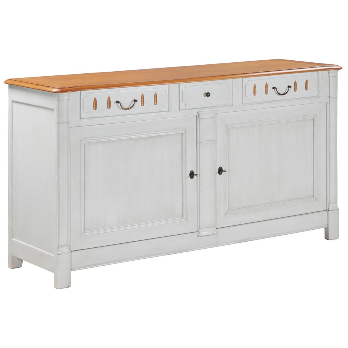 Questa credenza traiditonale è tipica dei mobili classici francesi e appartiene alla nostra collezione TRADITION che riprende i classici senza tempo del fascino della campagna francese, chiamata anche 