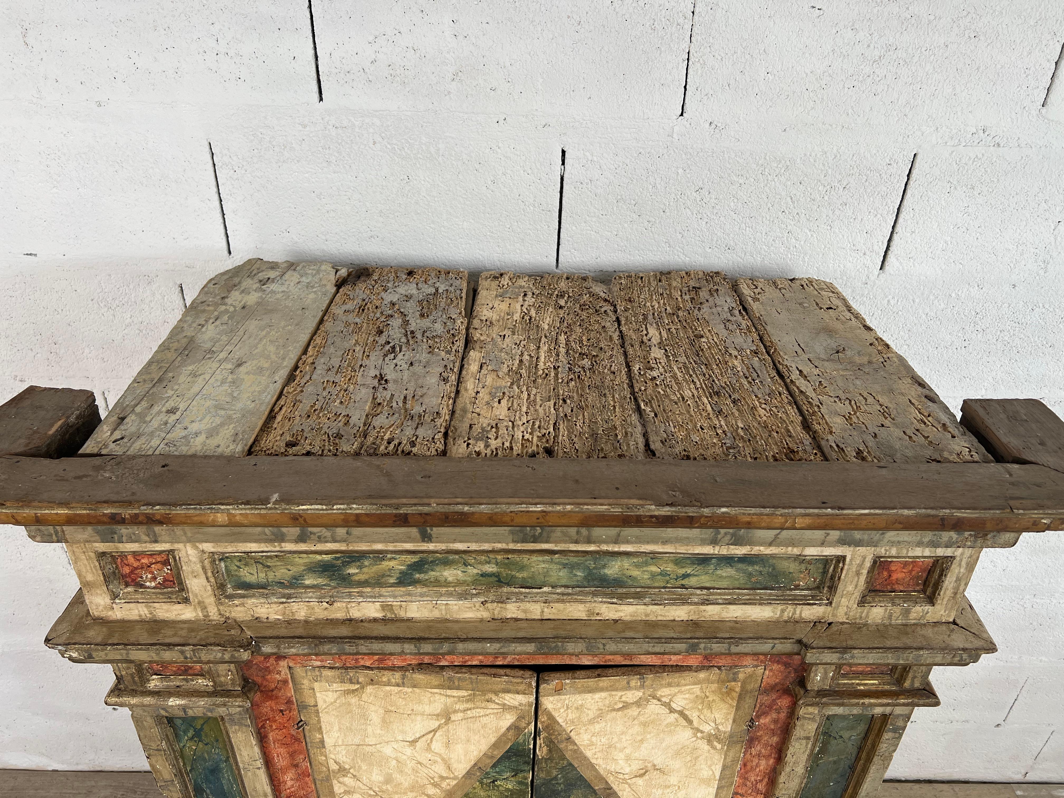 2-door High Buffet Decor Faux Marbre In Fair Condition For Sale In PARIS, FR