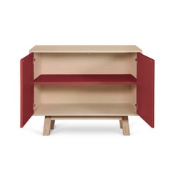 Meuble de rangement français artisanal rouge à 2 portes en bois bas du designer Eric Gizard, Paris