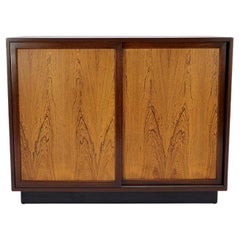Holz-Kredenzien