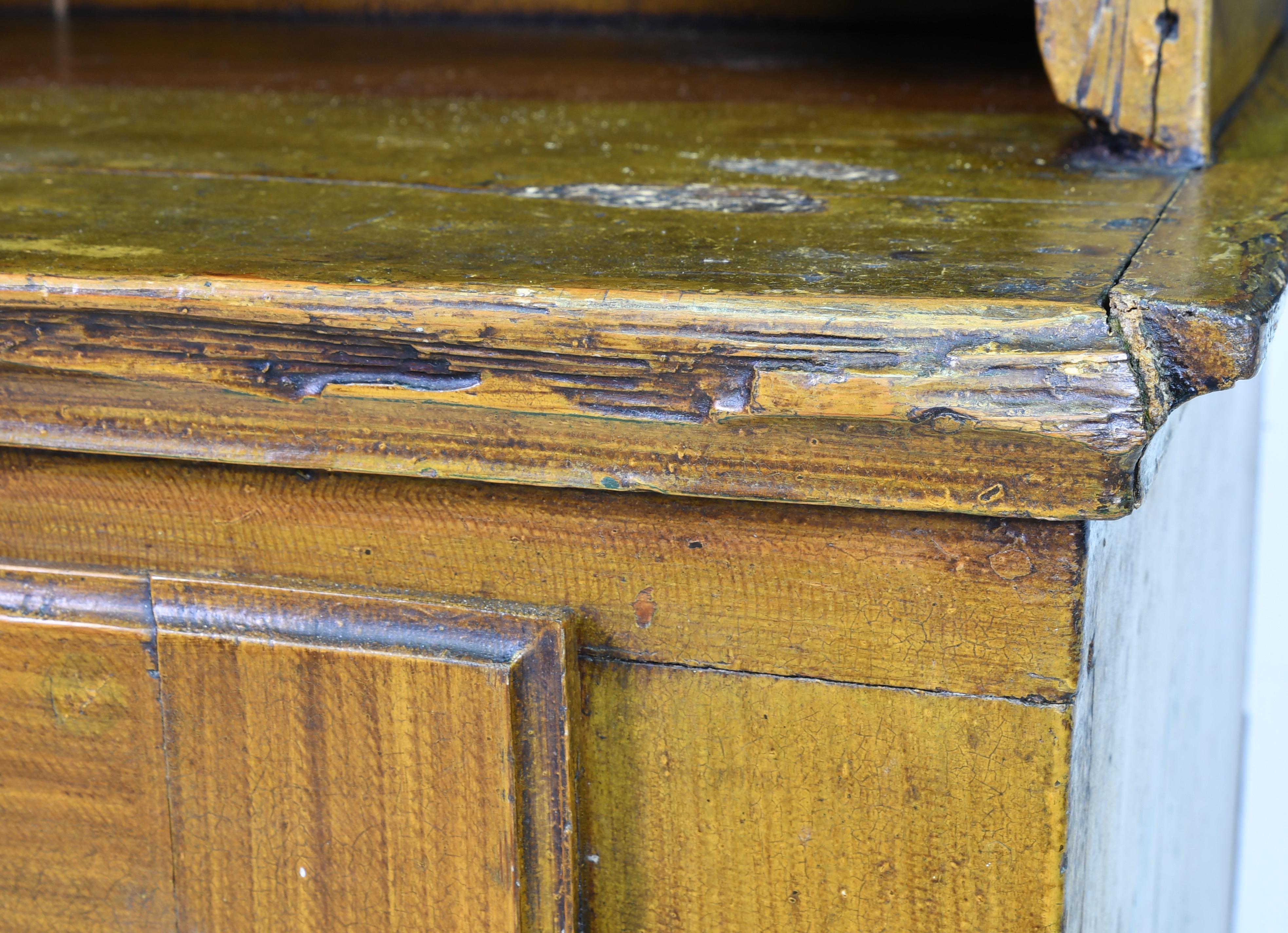 Armoire provinciale d'antiquités avec finition originale peinte en faux bois, vers 1830 en vente 5