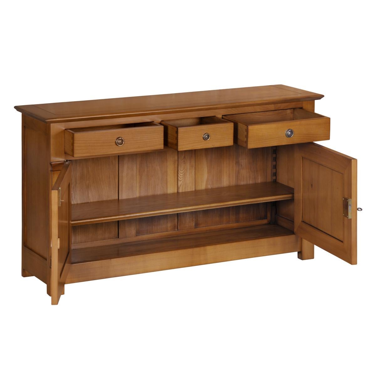 Questo piccolo buffet per il tuo soggiorno fa parte della nostra collezione Tradition e simboleggia lo stile francese e robusto della campagna, chiamato anche 