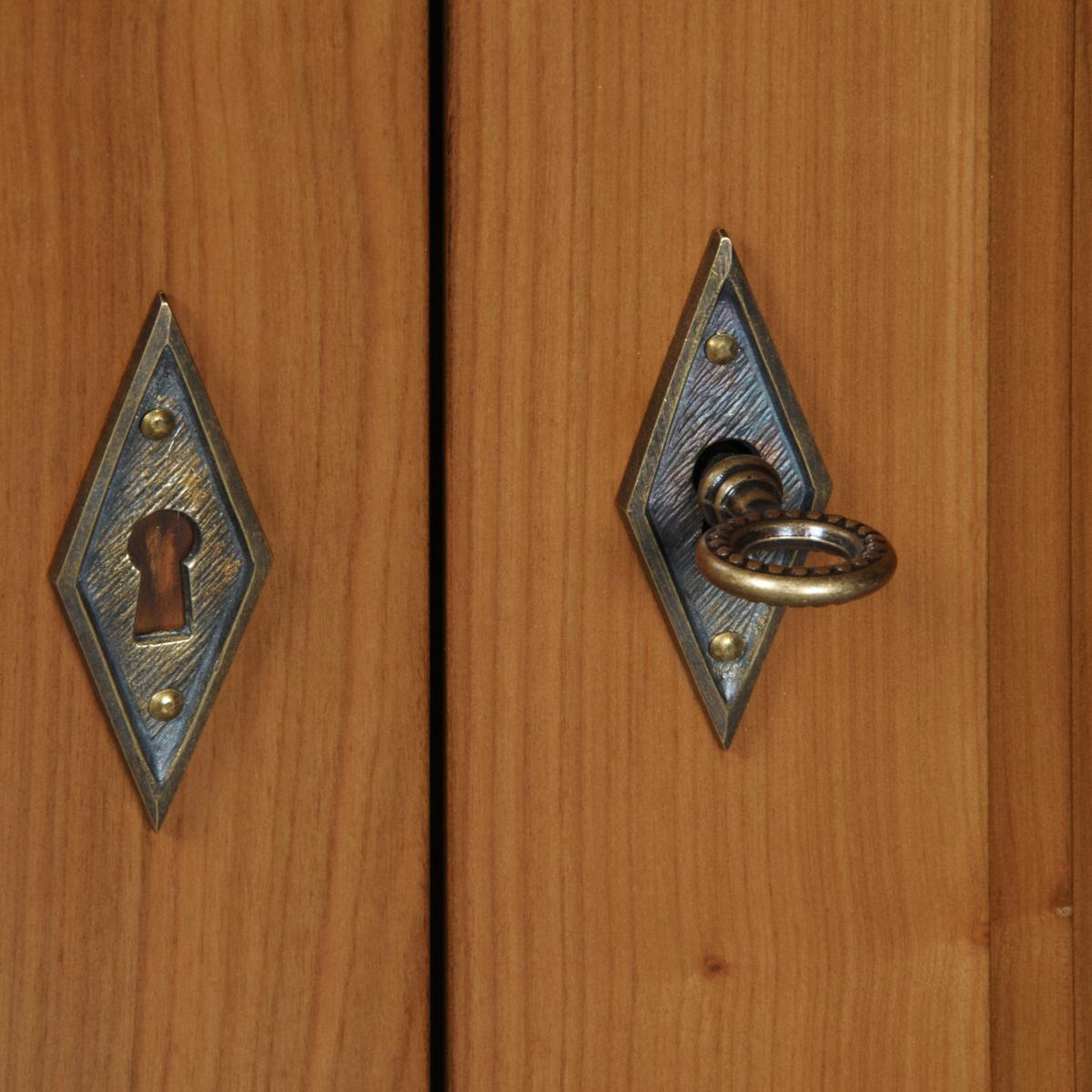 Francese Buffet a 2 ante in legno massiccio di ciliegio, realizzato a mano in stile provinciale francese. in vendita