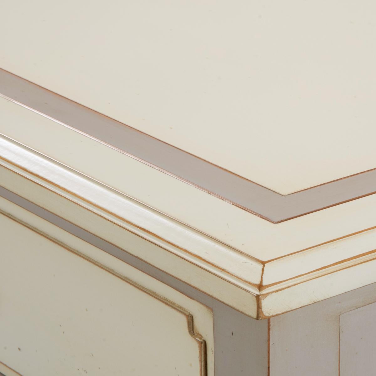 Tavolino a 2 cassetti in legno massiccio di ciliegio, laccato bianco-crema e grigio In condizioni Nuovo in vendita a Landivy, FR