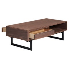 Mesa de centro de 2 cajones en nogal y patas de hierro negro, diseño de Christophe Lecomte