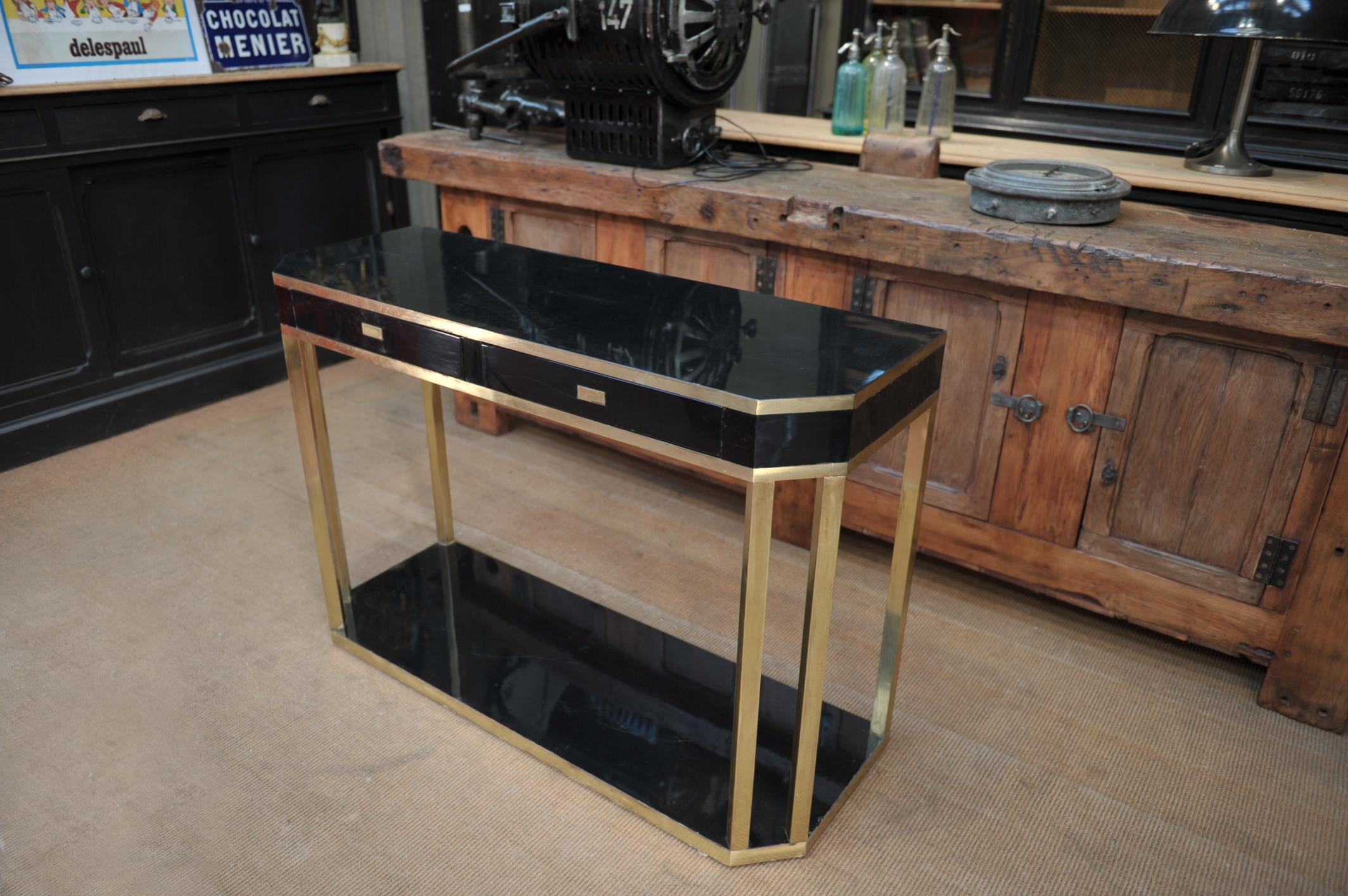 Black lacquered paint and brass structure design console table with 2 drawers, circa 1970.
Littles scratches on black paint. Weight 37 kg.