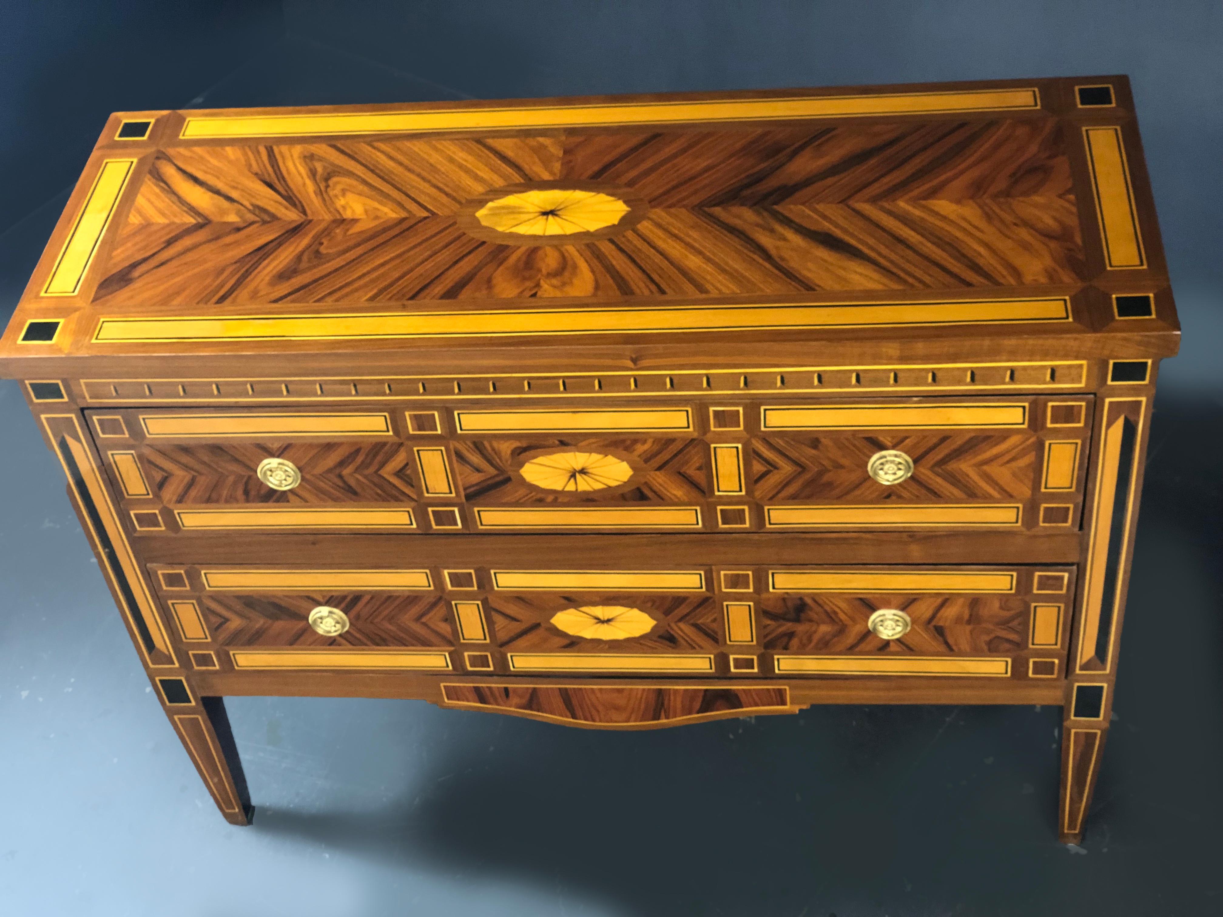 2-Drawer Hall Commode with Outstanding Parquetry (Britisch)