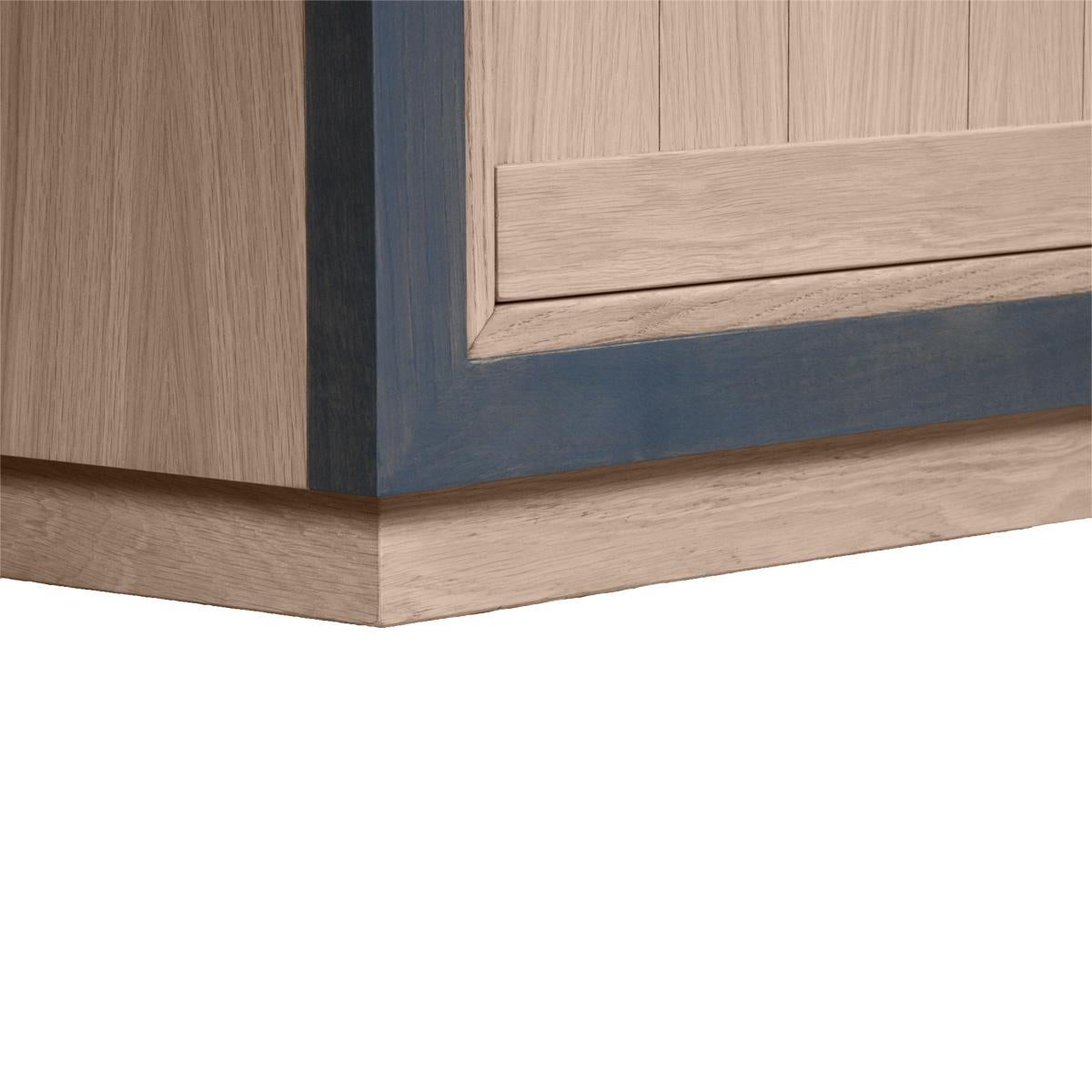 Meuble TV 2 tiroirs en Oak, vernis naturel & teinté gris, design C. Lecomte en vente 2