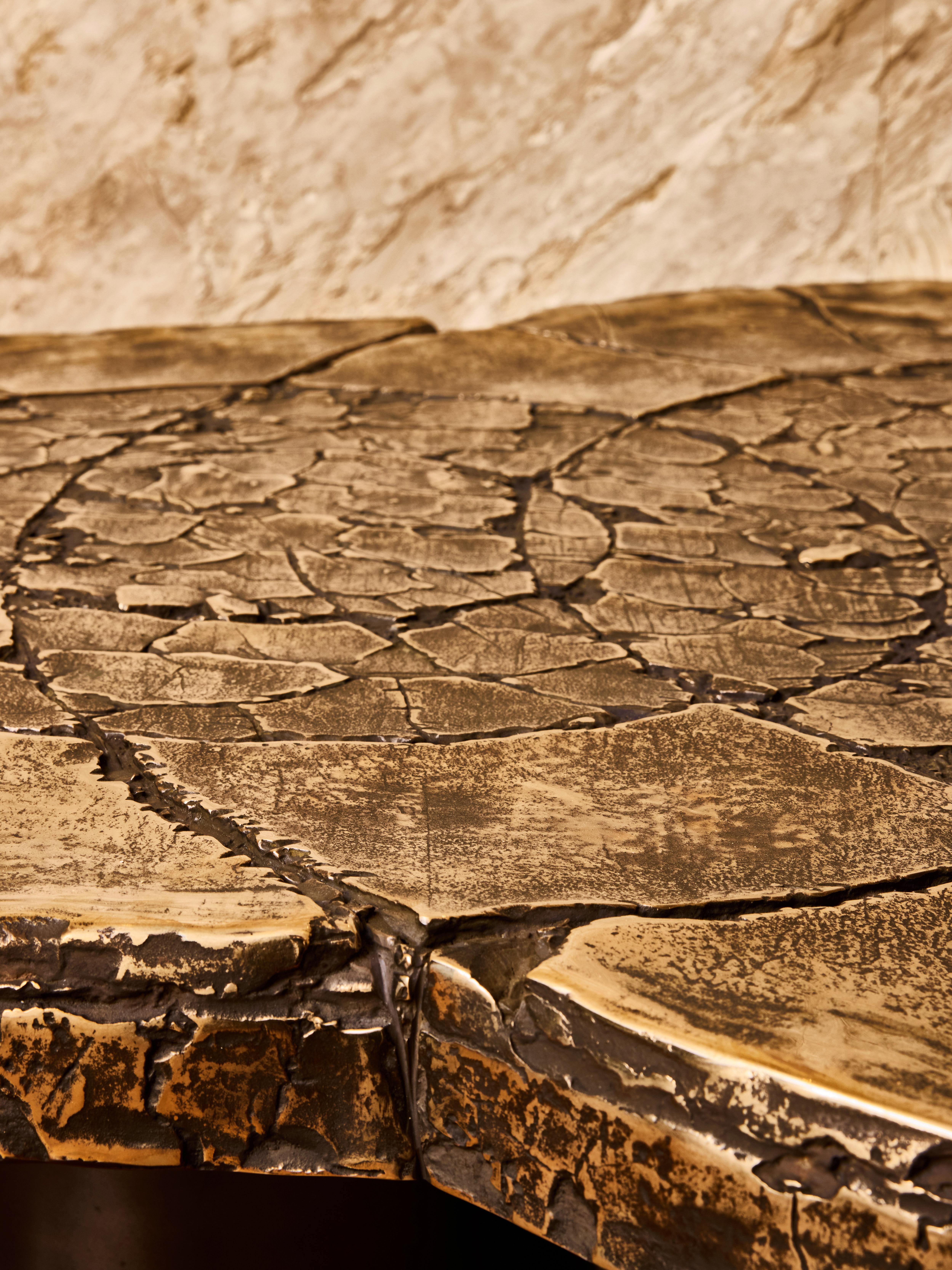 Patiné Table basse « 2 Dry Drops » en bronze d'Erwan Boulloud. en vente