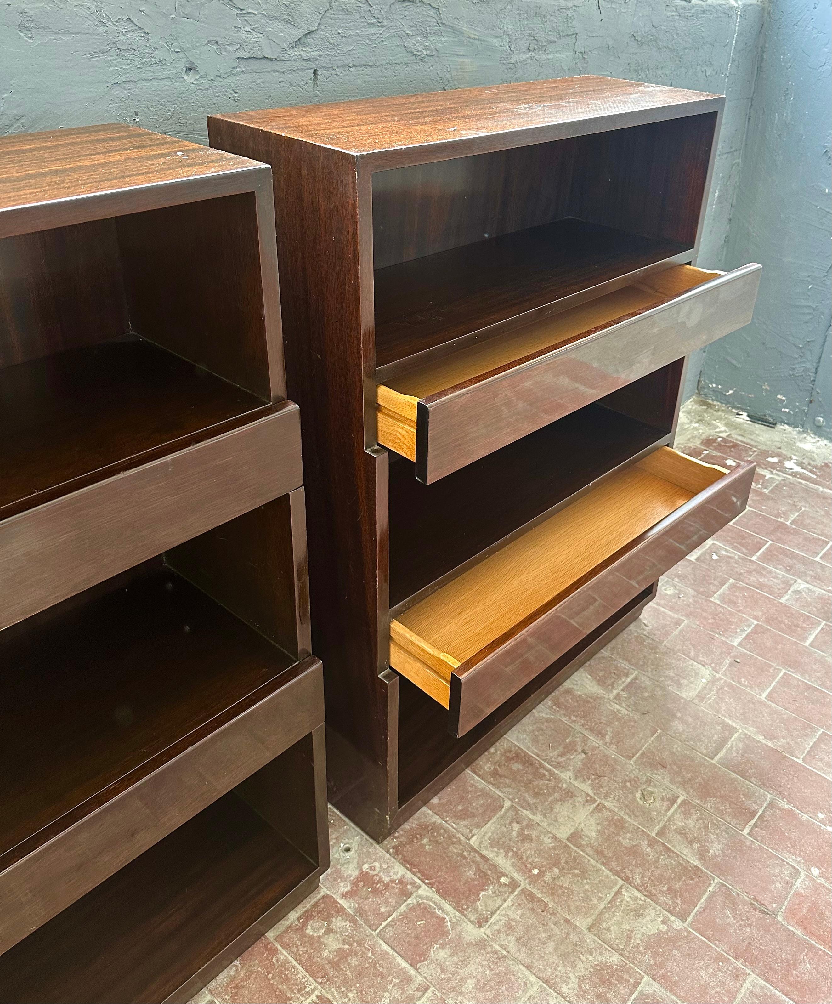 Pair Dunbar Early Modern Mahogany Bookcases, Model 3312 In Good Condition For Sale In Brooklyn, NY