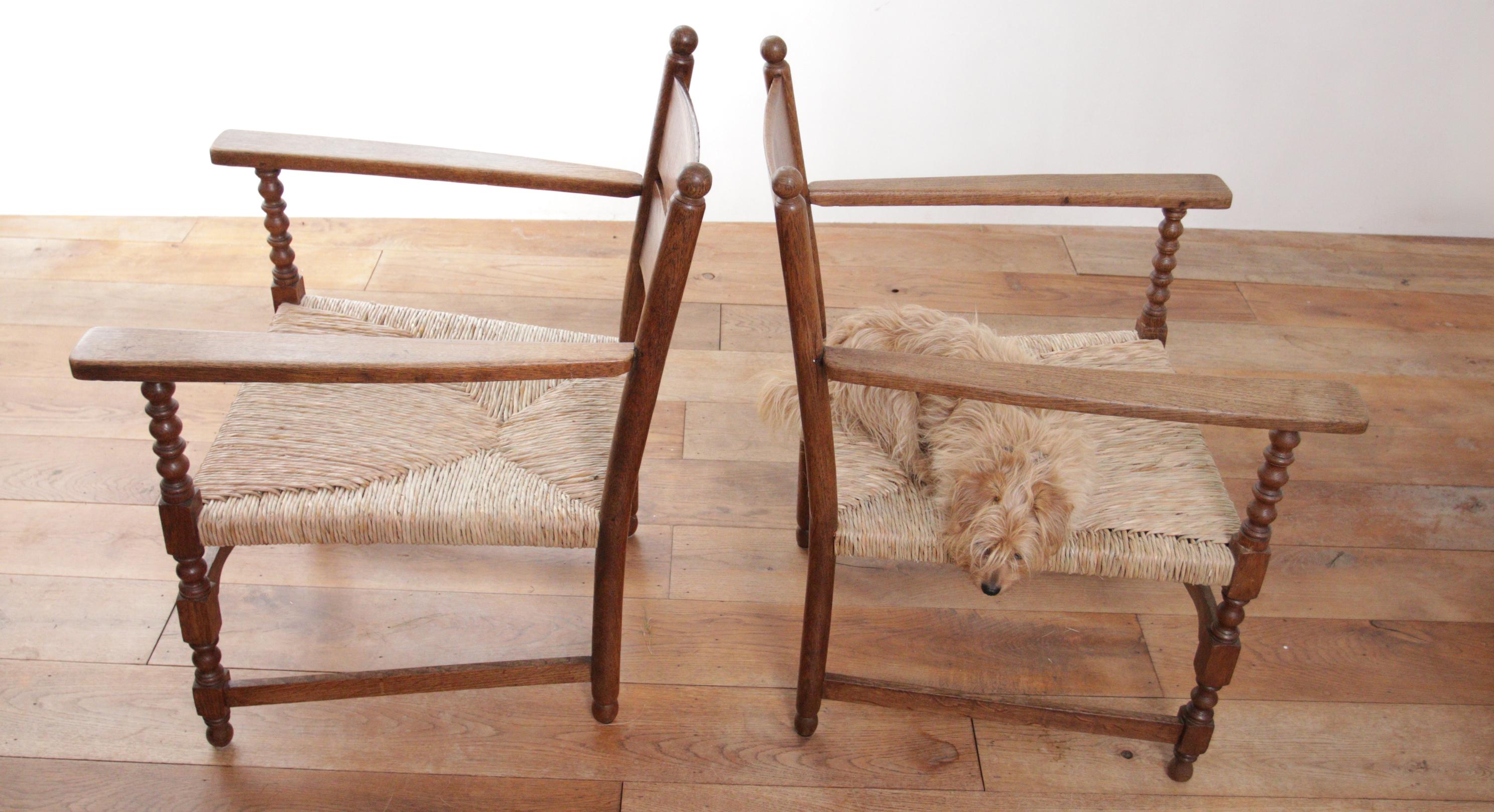 Milieu du XXe siècle 2 fauteuils Dutch Ladder Back Oak Rush Seat Fauteuils de salon en vente