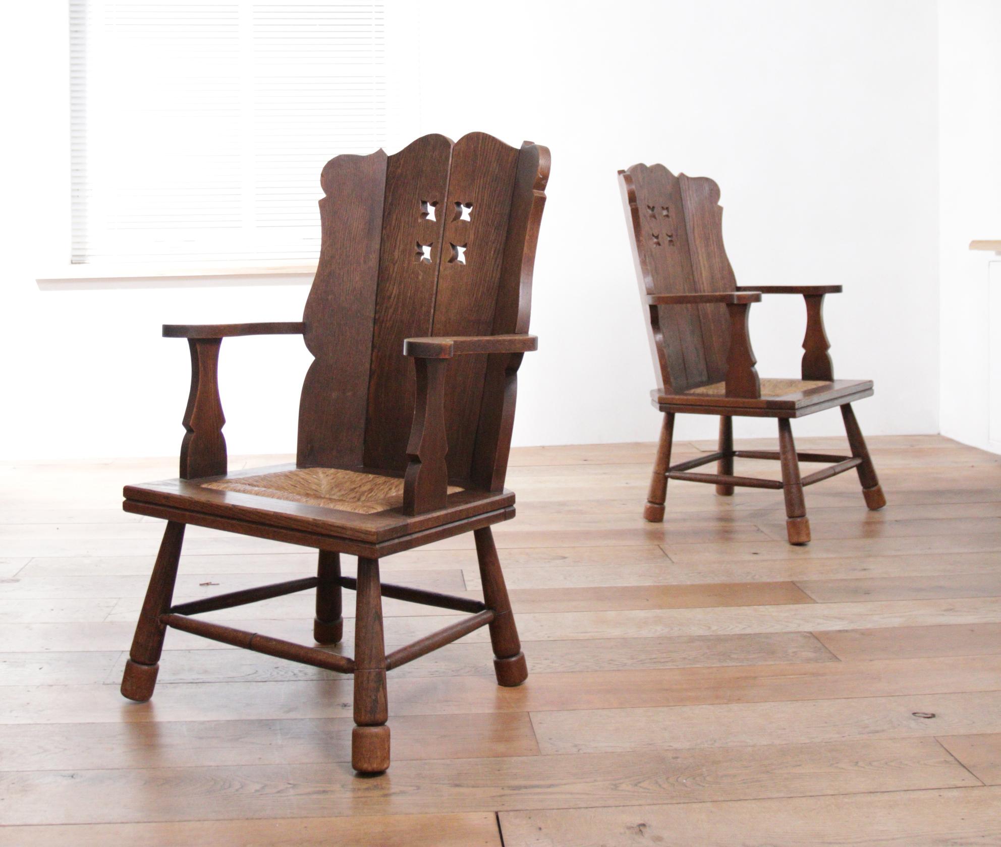 2 Dutch Story Book Brutalist Wabi Sabi Oak Rush Lounge Chairs, circa 1935 For Sale 4