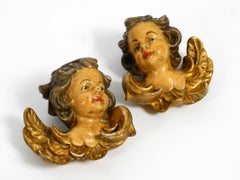 2 enchanteresses petites têtes d'anges italiennes en bois faites à la main des années 1930 à suspendre