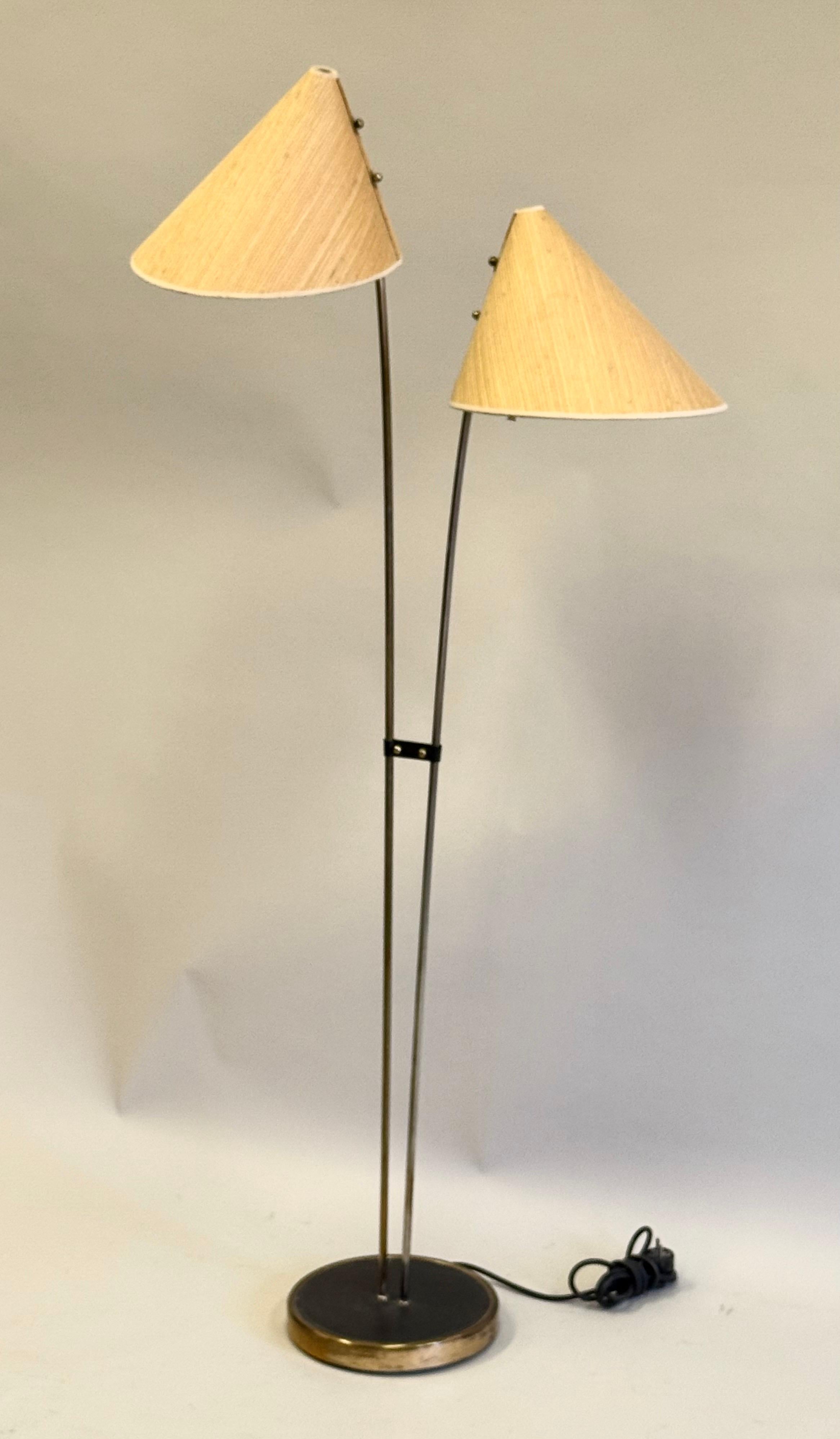Mid-Century moderno 2 Lampade da terra europee della metà del secolo moderno / tardo Art Deco di Karl Hagenauer in vendita
