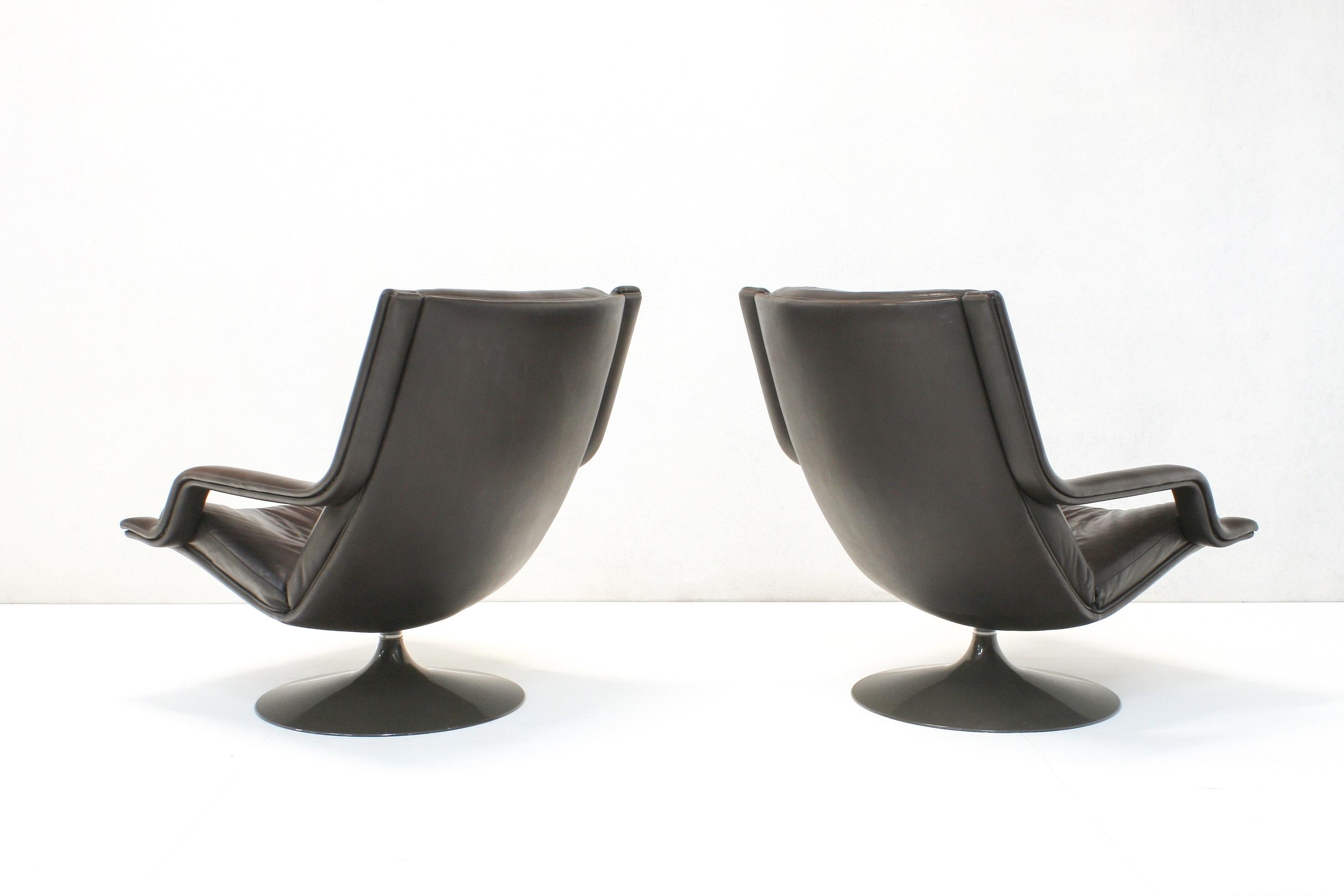 Space Age 2 F152 Leather Swivel Lounge Chairs by Geoffrey D Harcourt for Artifort, 1970s For Sale