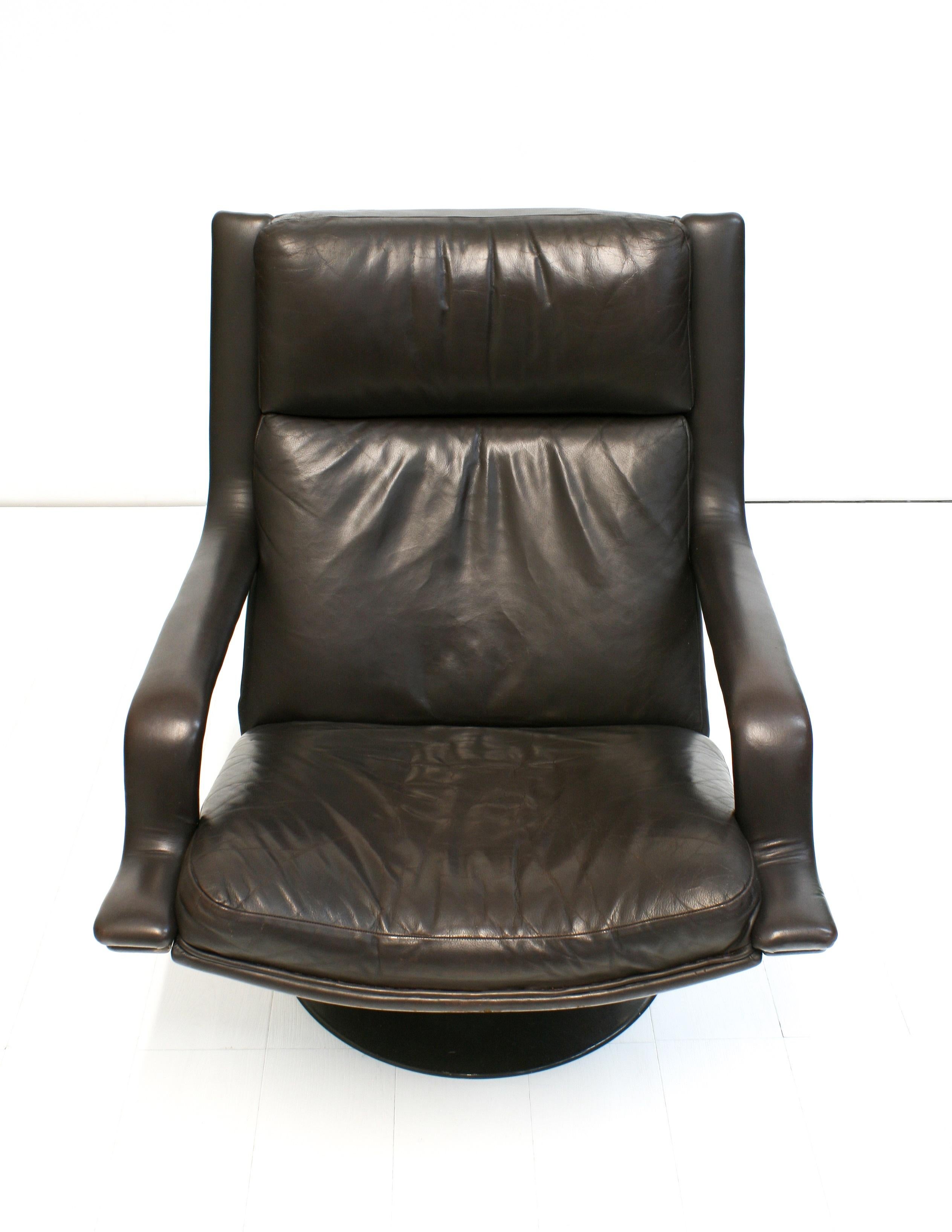 Dutch 2 F152 Leather Swivel Lounge Chairs by Geoffrey D Harcourt for Artifort, 1970s For Sale