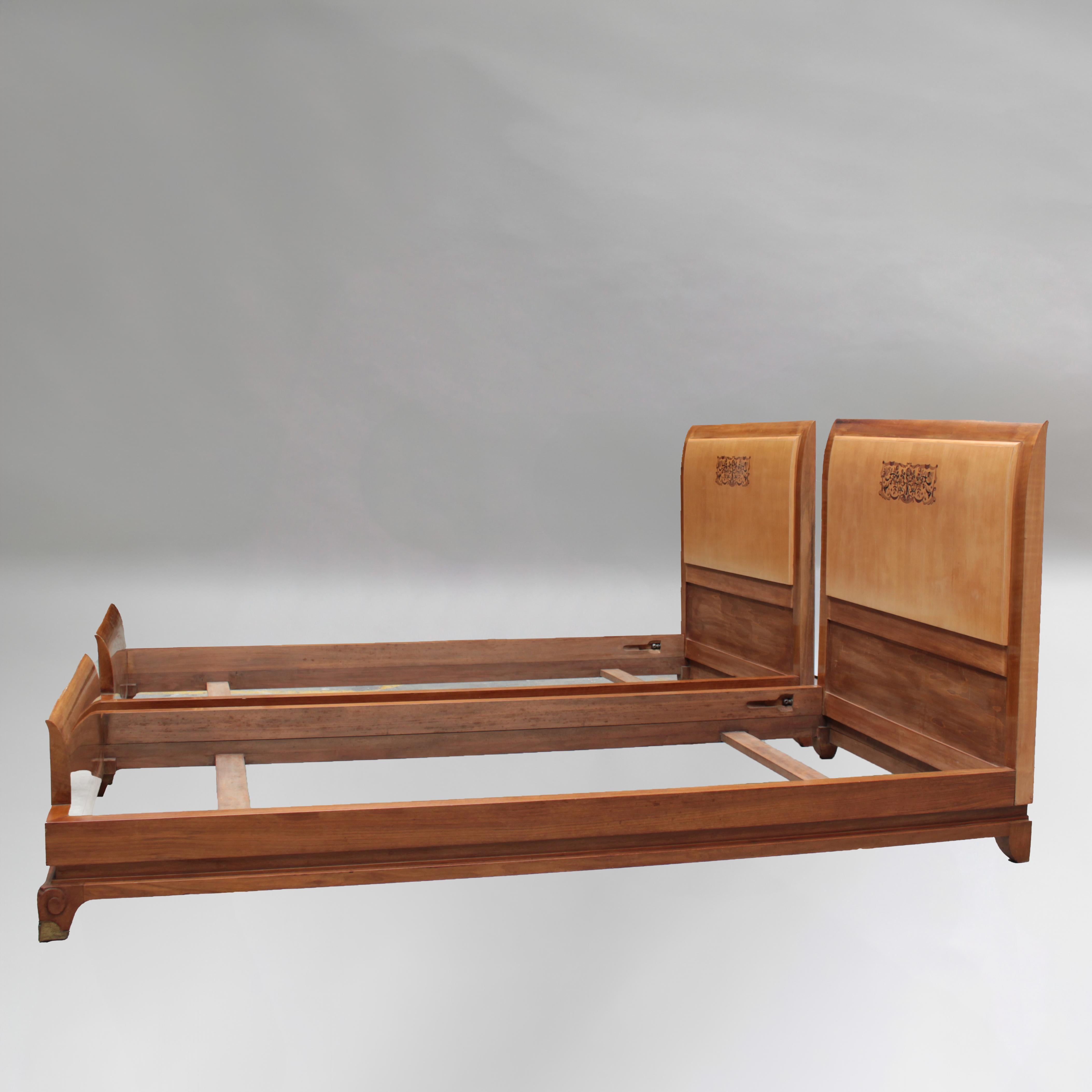 2 schöne französische Bettgestelle von Jean Pascaud aus den 1940er Jahren (Französisch) im Angebot