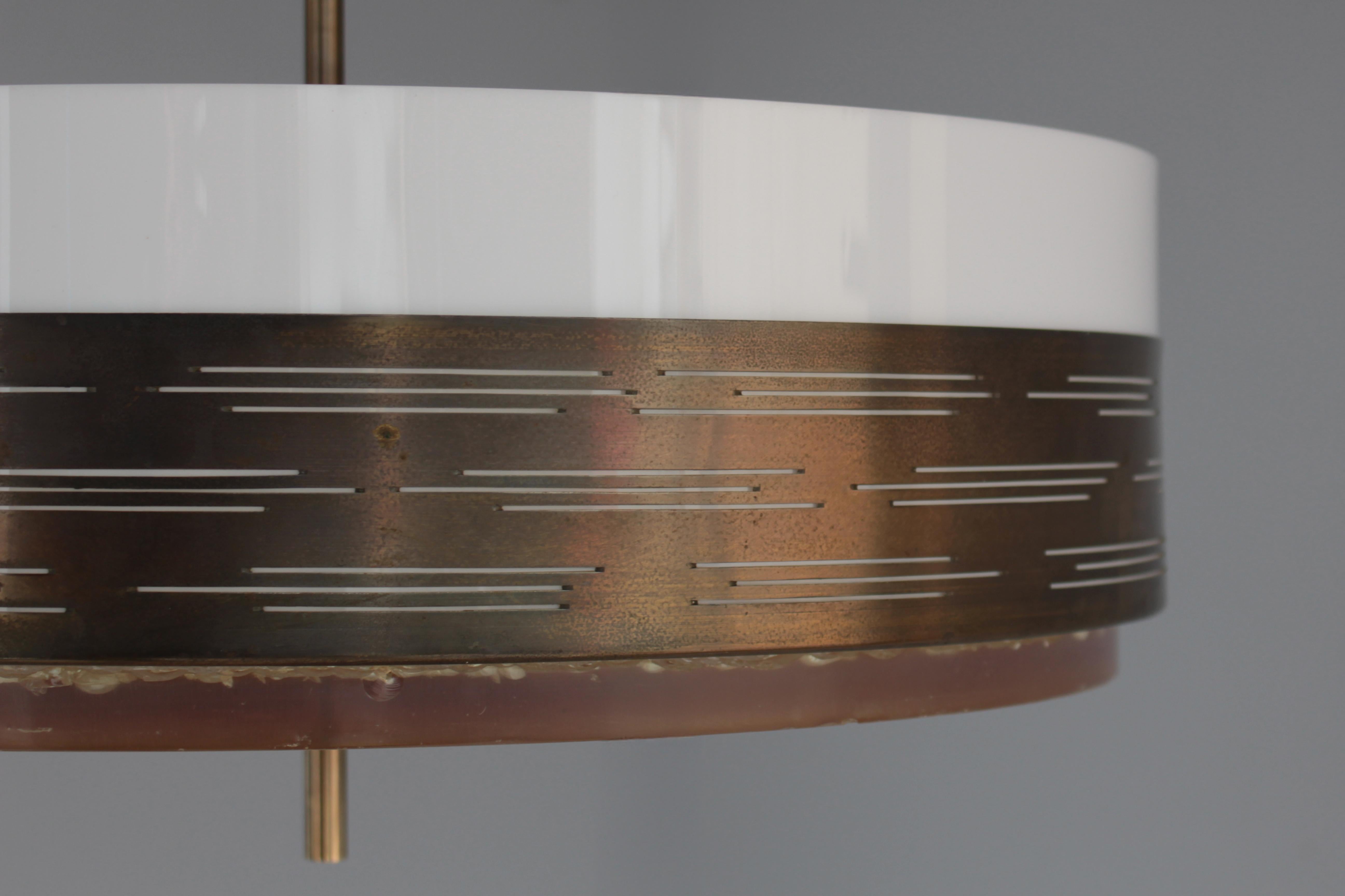 2 raffinati pendenti francesi degli anni '60 in Dallux, metallo e perspex in vendita 9