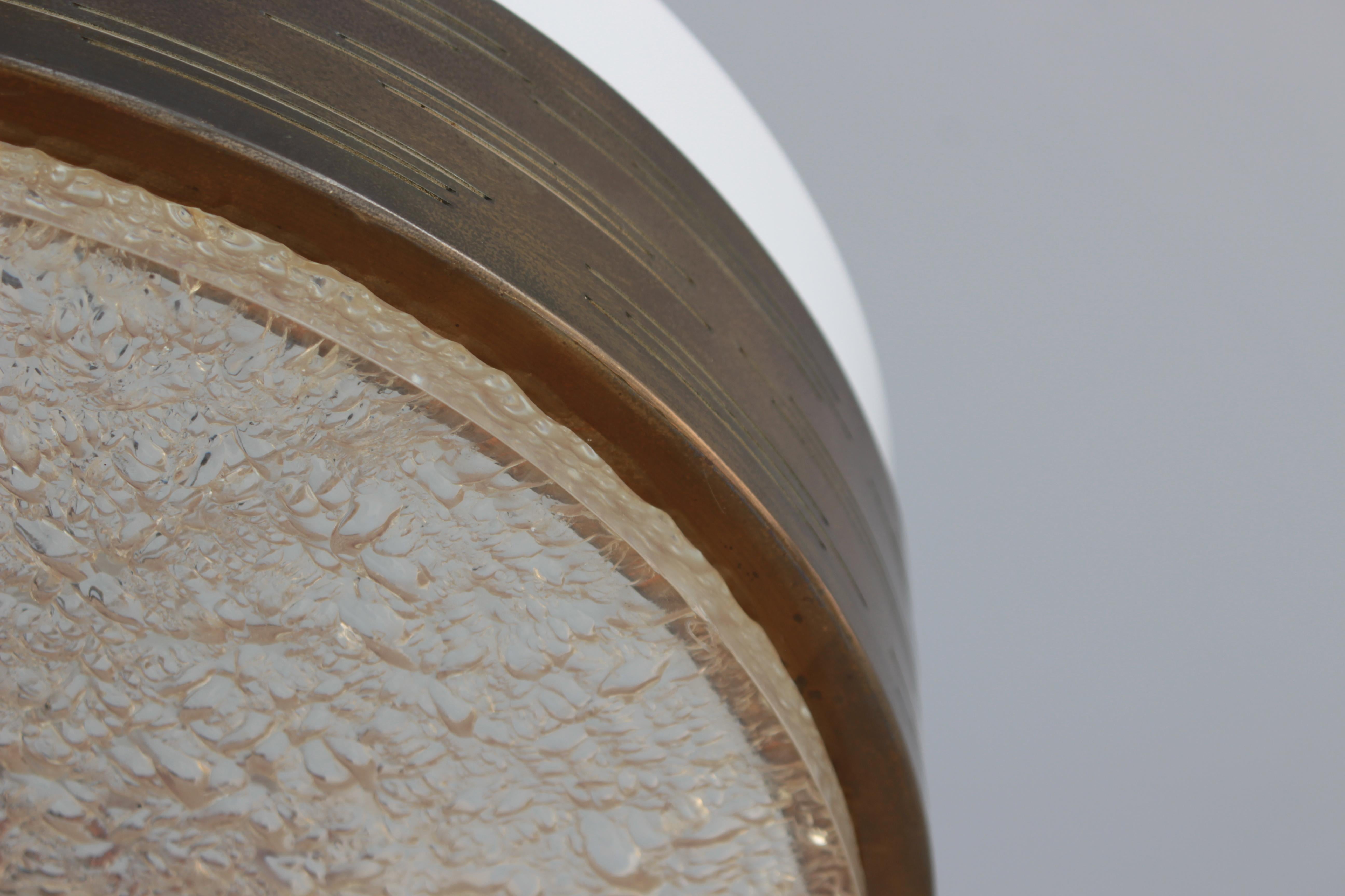 2 raffinati pendenti francesi degli anni '60 in Dallux, metallo e perspex in vendita 10