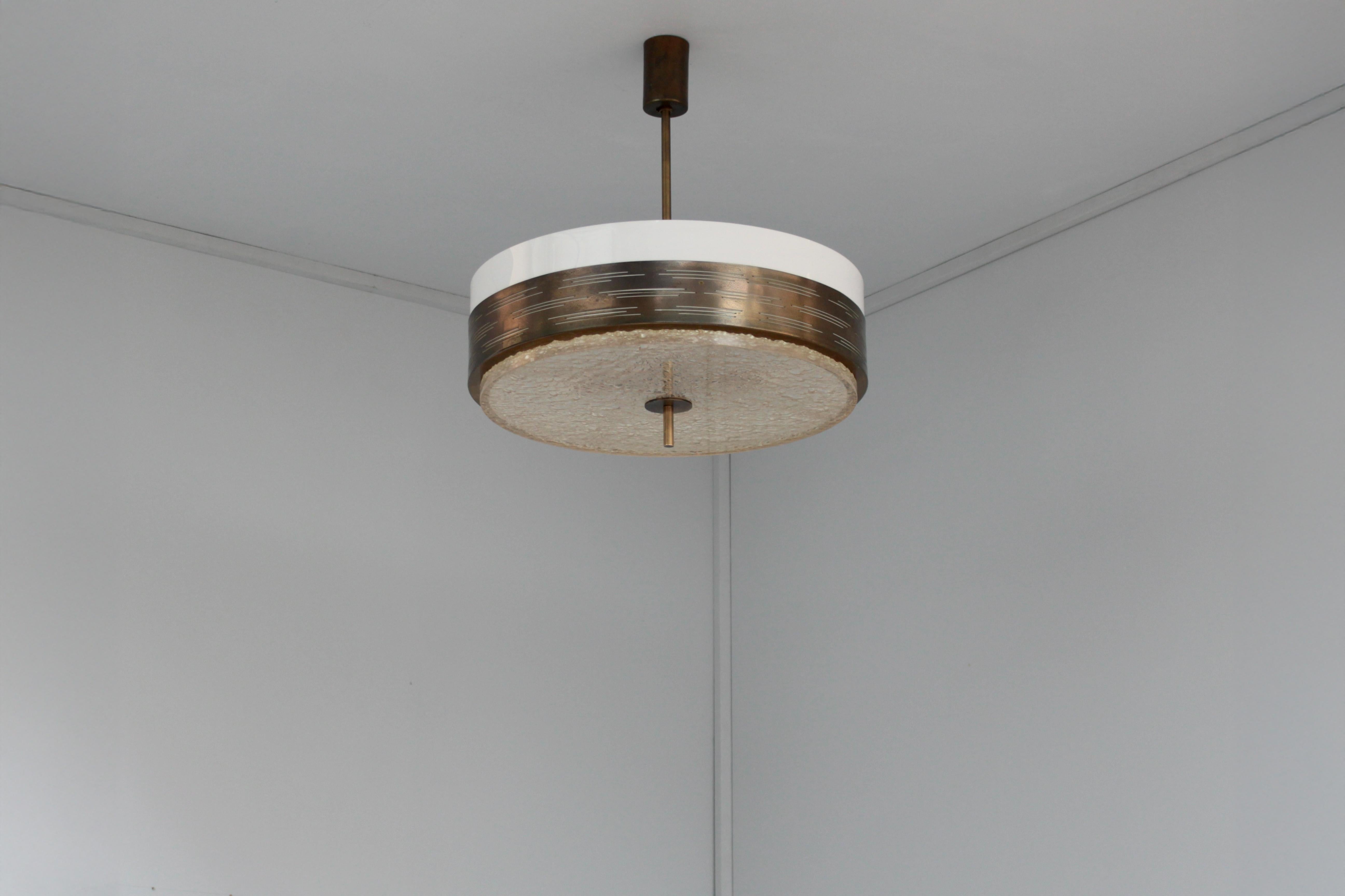 Metallo 2 raffinati pendenti francesi degli anni '60 in Dallux, metallo e perspex in vendita
