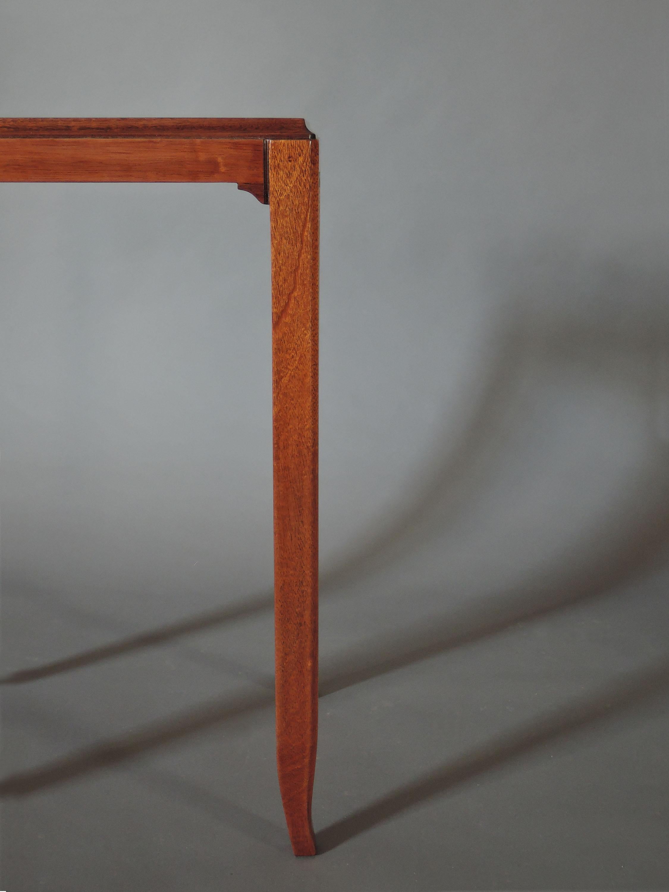 2 tables d'appoint Art Déco françaises en acajou et bois de rose par Jules Leleu en vente 2