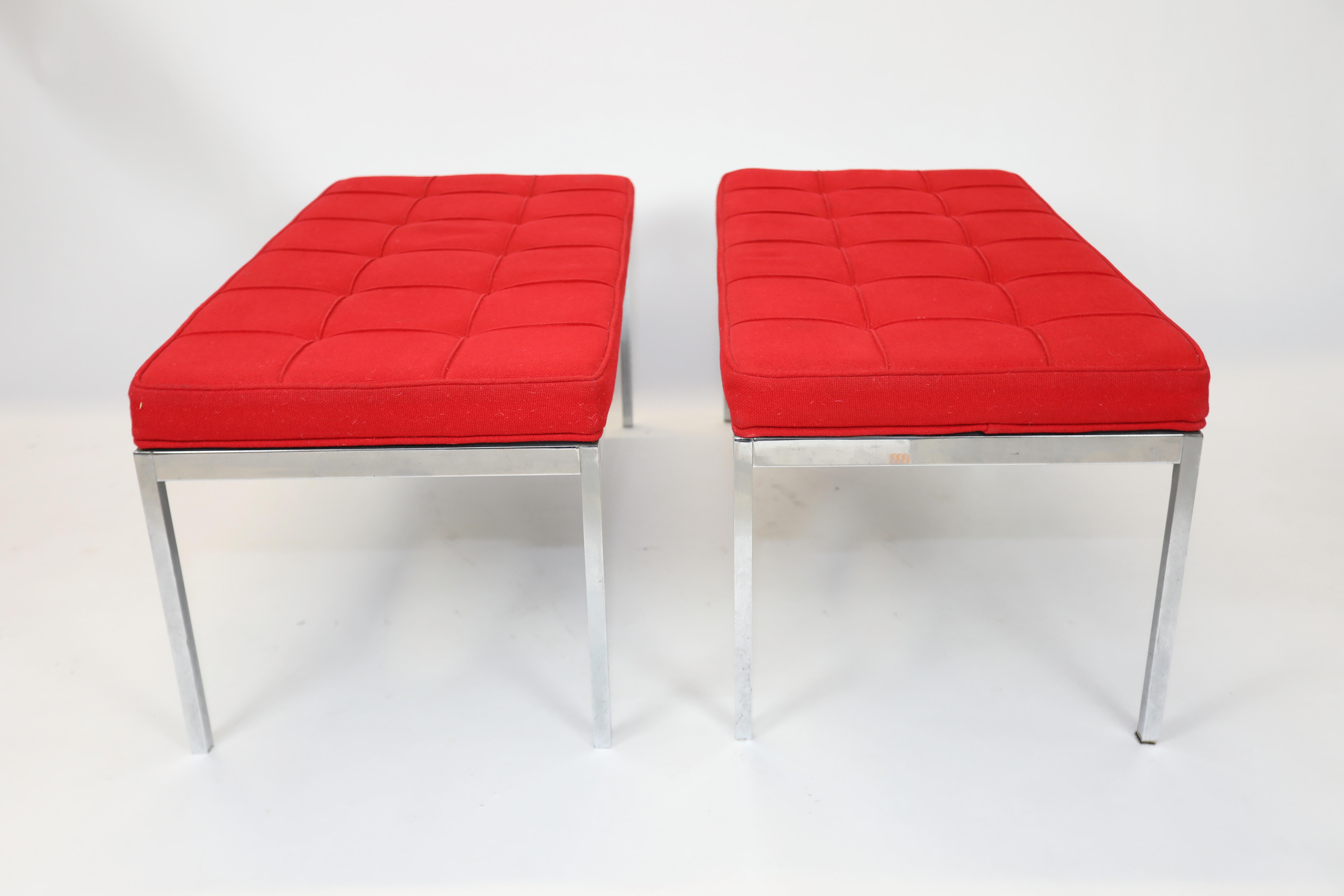 2 Florence Knoll benches
Original red upholstery.
Labeled
Sold individually, price is for 1 bench.