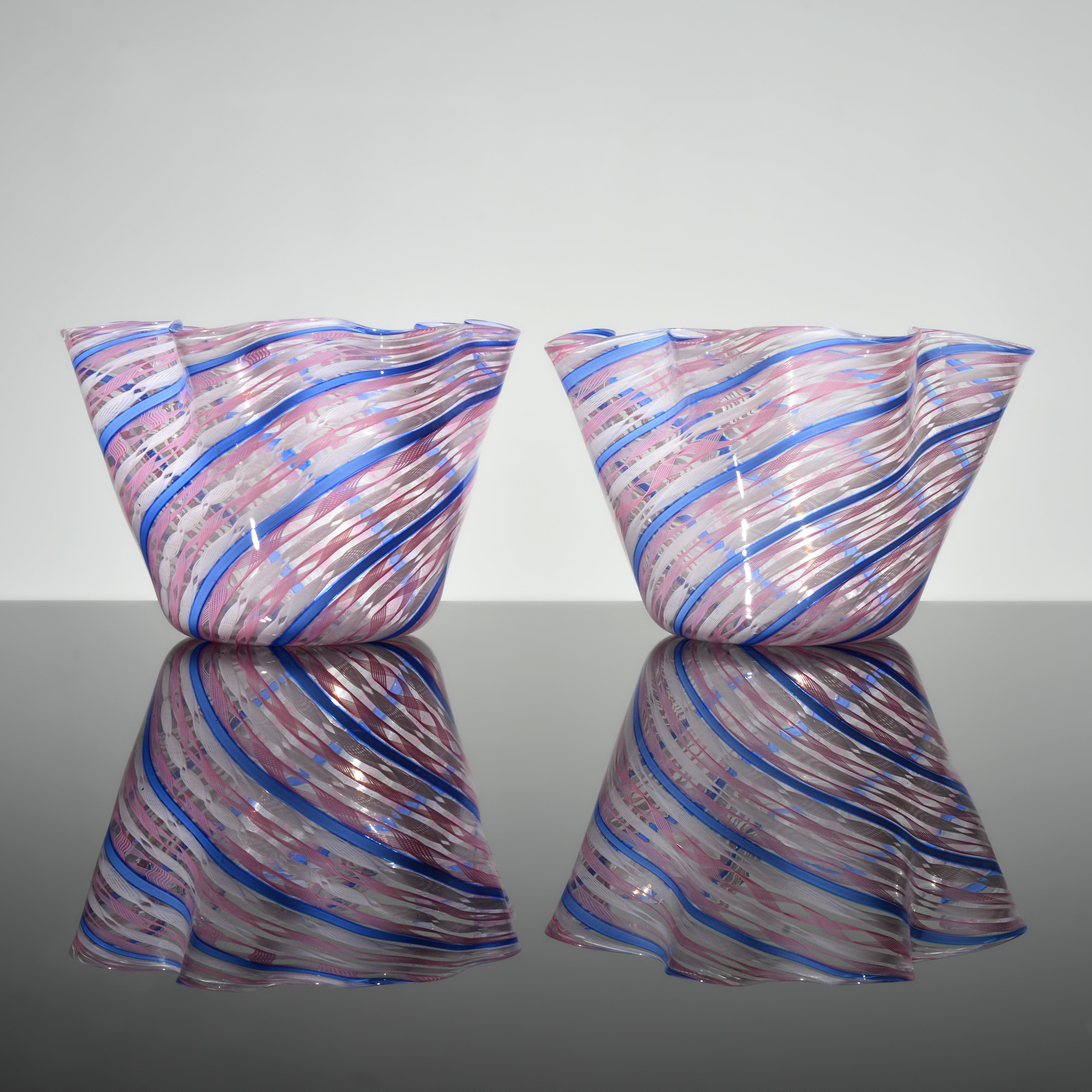 Italiano Fratelli Toso FAZZOLETTO Vaso a fazzoletto, Collezione Leslie Pina in vendita