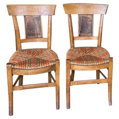 2 französische Les Incas-Beistellstühle aus Obstholz mit originalen Binsensitzen aus dem 19. Jahrhundert