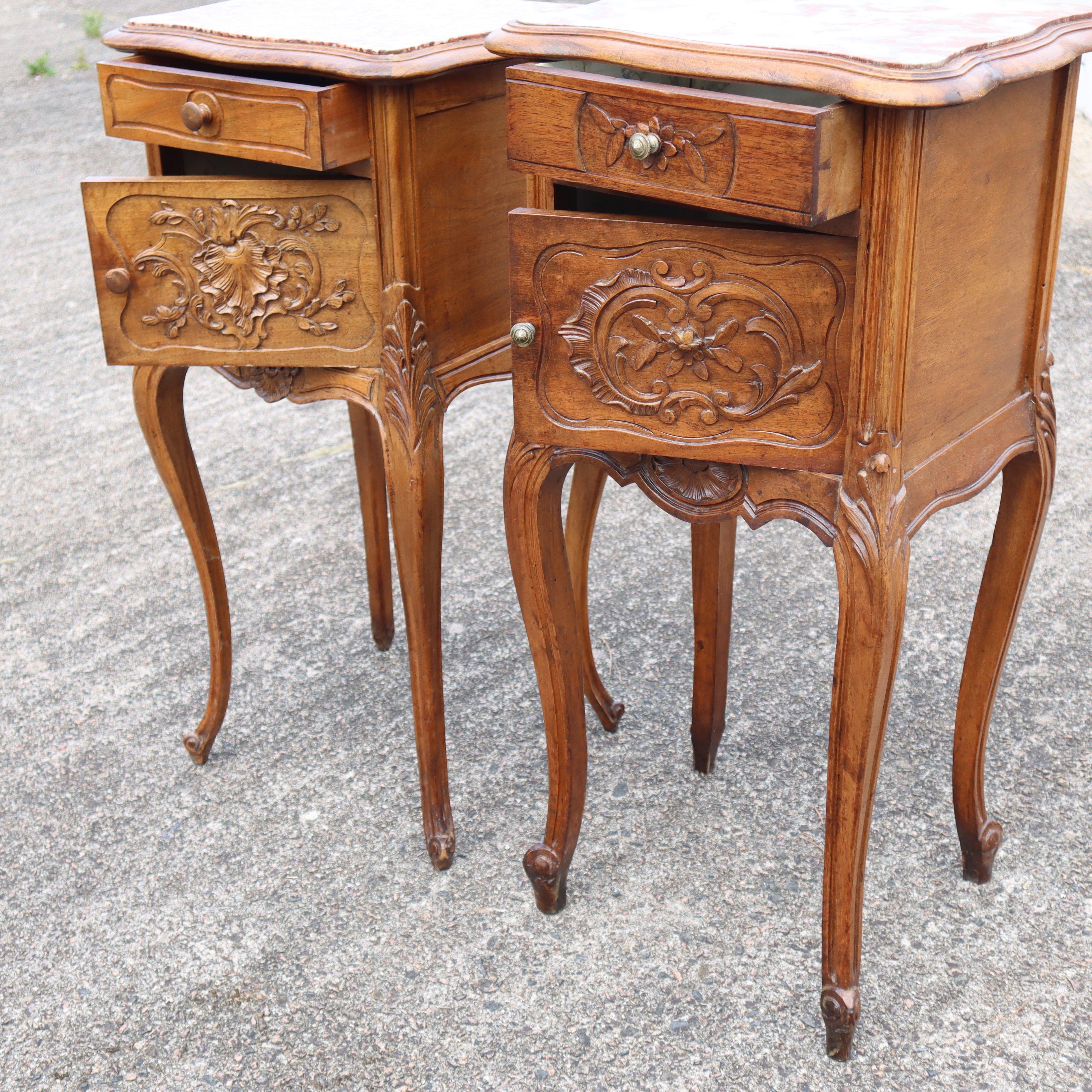 2 French antique Marble-Wood Nightstands - carved Bedside Tables Style Louis XV In Good Condition In Bussiere Dunoise, Nouvel Aquitaine